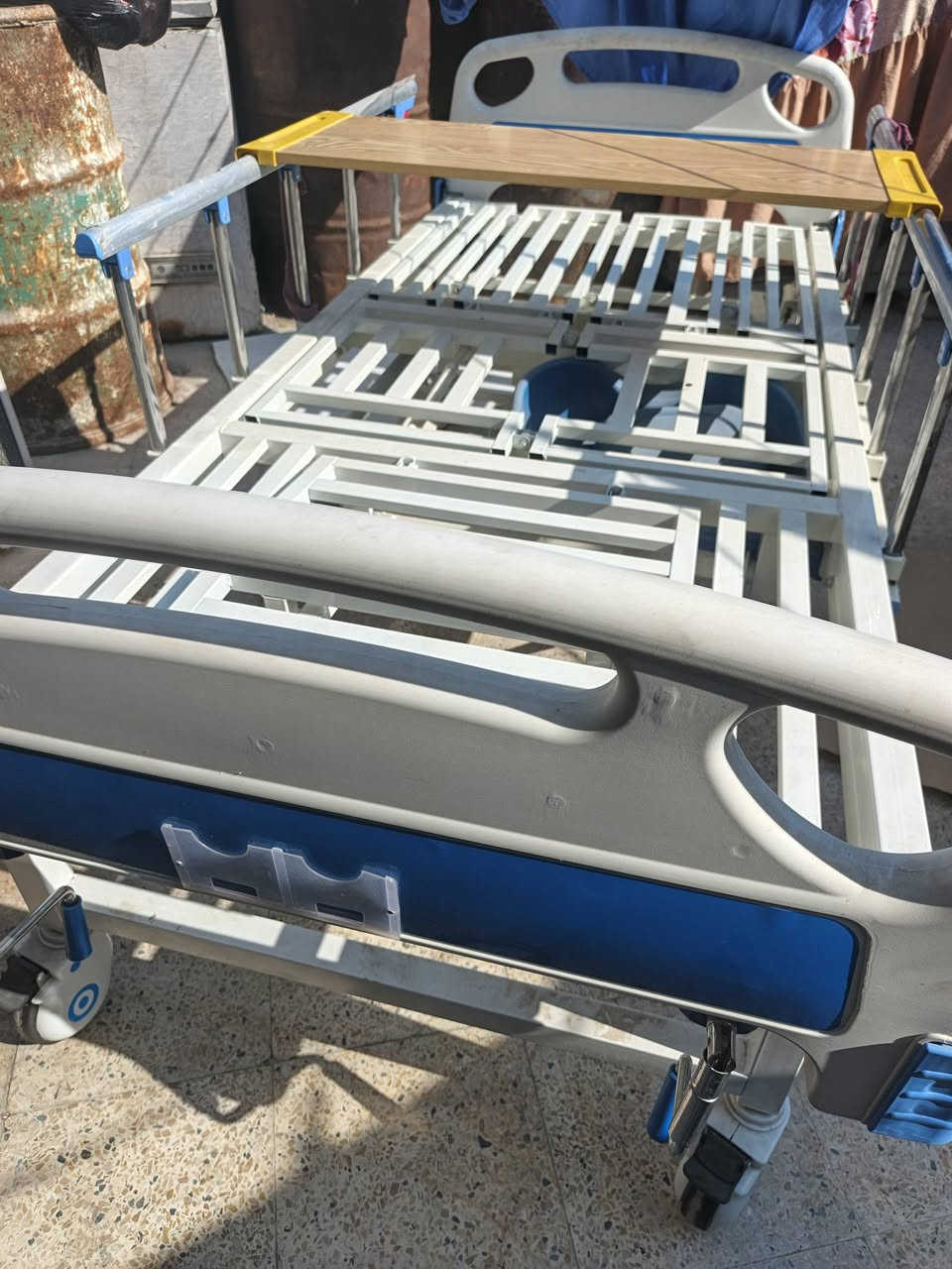 السلام عليكم
سرير طبي جديد مشتريه ٤٣٠ الف استعمال خفيف
هوه والمندر مالته للبيع سعره ٣٢٥ الف 
البصره الحكيميه ***********
