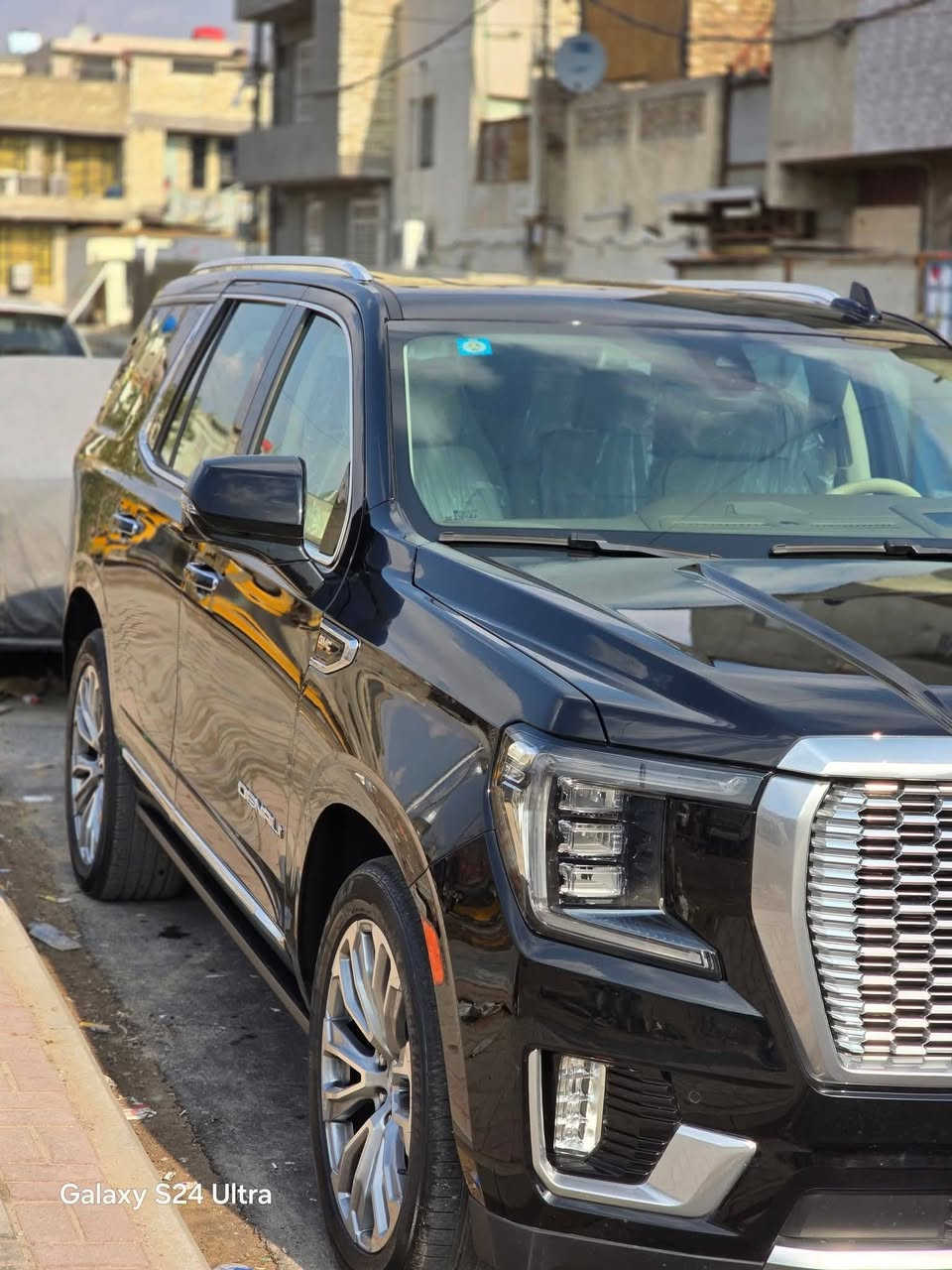 السلام عليكم للبيع  
 ⁠جمسي 2022 / رقم بغداد 
الفئة (دانلي) السعر 58 ونص
⁠محرك (6200 cc)
 ⁠وكآلة المنصور  مغلفه PPF بل كامل
 العداد (43 الف)
 بصمة تشغيل 
 ⁠بصمةً أبوآب 
 فتحة سقف (بانوراما)
 فور ويل (4 * 4)
 جكات 
 5 كامرات 
 ⁠نقطة عمياء 
 جنطة كهرباء 
 ثلاجة داخلية 
 كراسي كهرباء 
 ⁠كراسي حار بارد
 ⁠كرسي ذاكرة (ميموري)
 رادار امامي خلفي جانبي 
 نقطة عمياء 
 تحديد مسار 
 تشغيل عن بعد
 شاشات خلفية 
 شاشة دجتل 
 عرض على الزجاج (داتا شو)
 دوسات كهرباء
 ويل 22 انج
 ⁠حساس امامي خلفي
 ⁠داخل جلد ابيض
 وباقي مواصفات الدنلي المعروفة 
 السيارة مكفولة كفالة عامة لا بارد ولا تبديل ولا فتح محرك ولا دبل كود 
مكاني بغداد ***********
