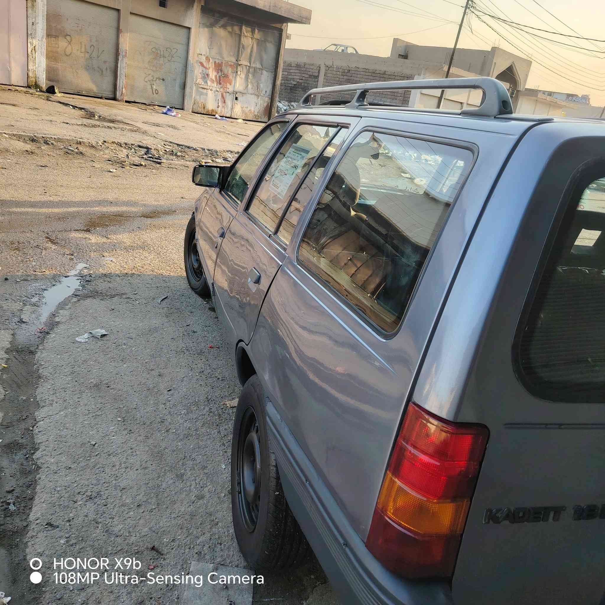 سلامو عليكم كاديت للبيع حجم18السياره جاهزا بل كامل ما نقصها برغي موديل 1992 طخم تاير جديد كاربون بانزين السعر خاص اتصل عل رقم ***********
