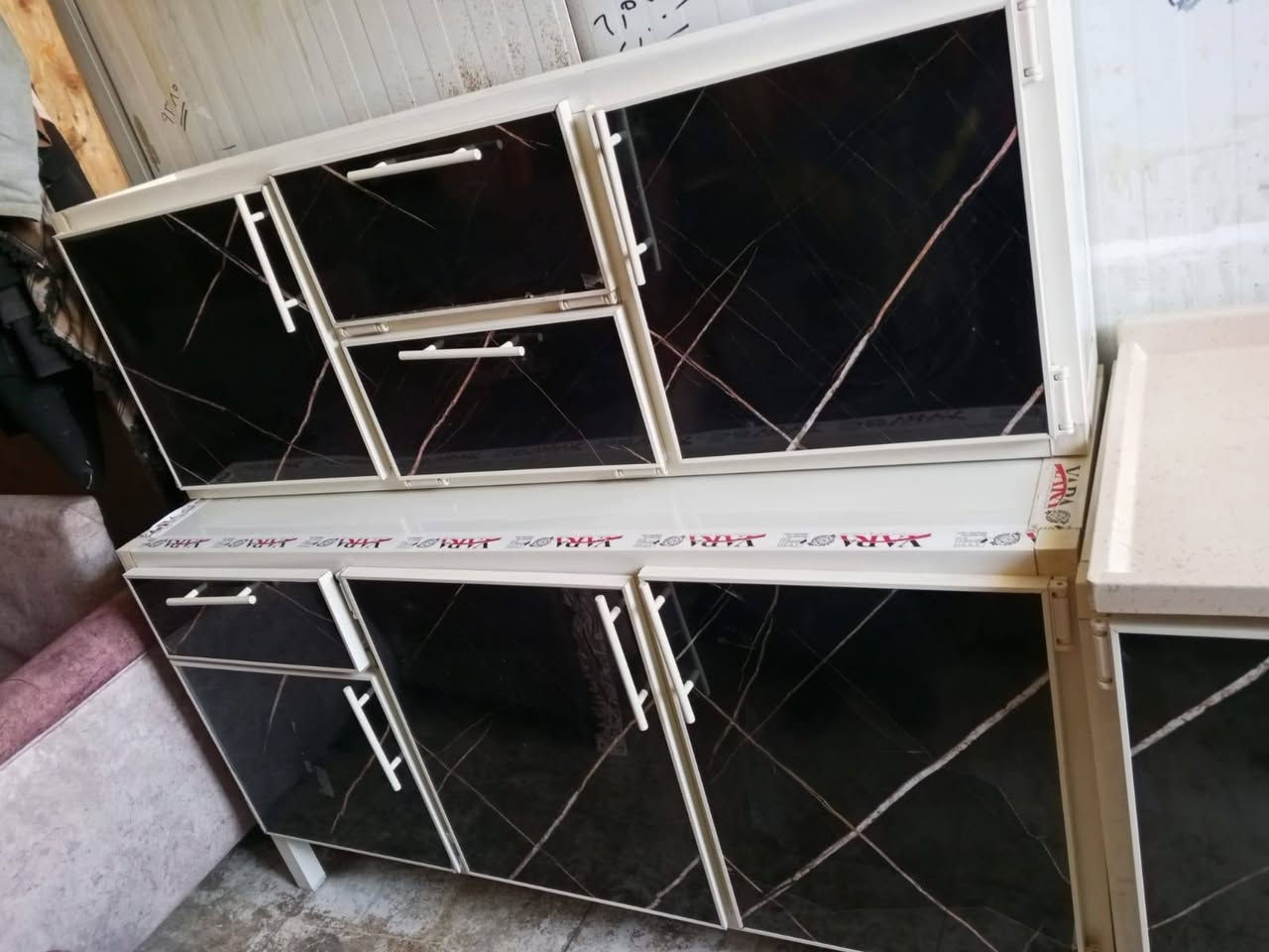 السلام عليكم
كاونتر المنيوم سنك متر و٢٠ سم
القطعتين متر ونص
السعر ٣٠٠
المكان الكريعات مقابل مطعم البلام العائلي
موبايل ***********
لانرد على التعليقات فقط الاتصال
