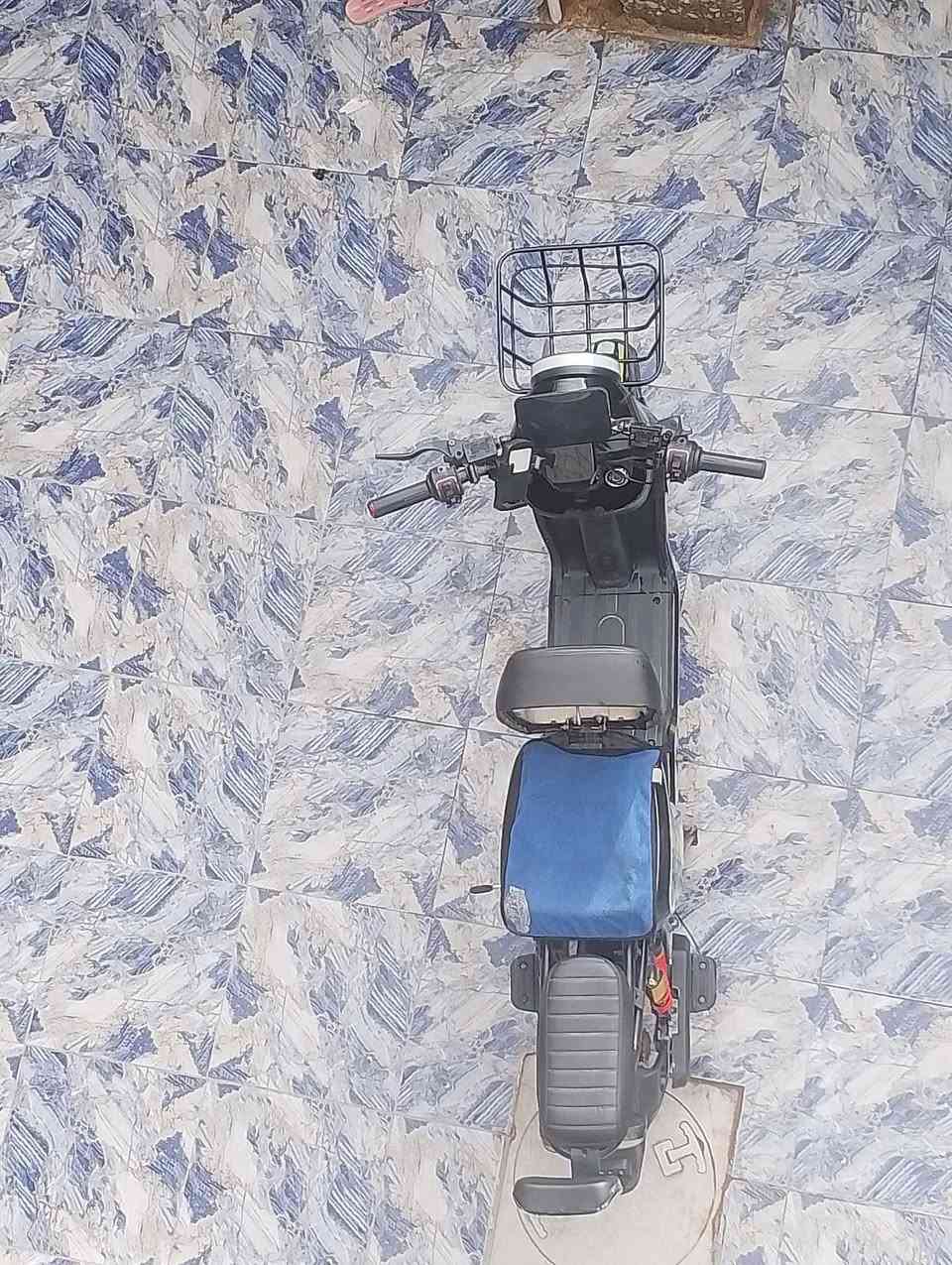 دراجه شحن R9 جديده ونضيفه وكل غراضها موجوده مثل سويجات اثنين ولبقيه كلهم موجوداد سعرها 400وببها مجال الشراي يجي ياخذها مو يراسني يكلي انته تعالي اليريد يشتري يجي ودللل متواجد واتساب ***********
