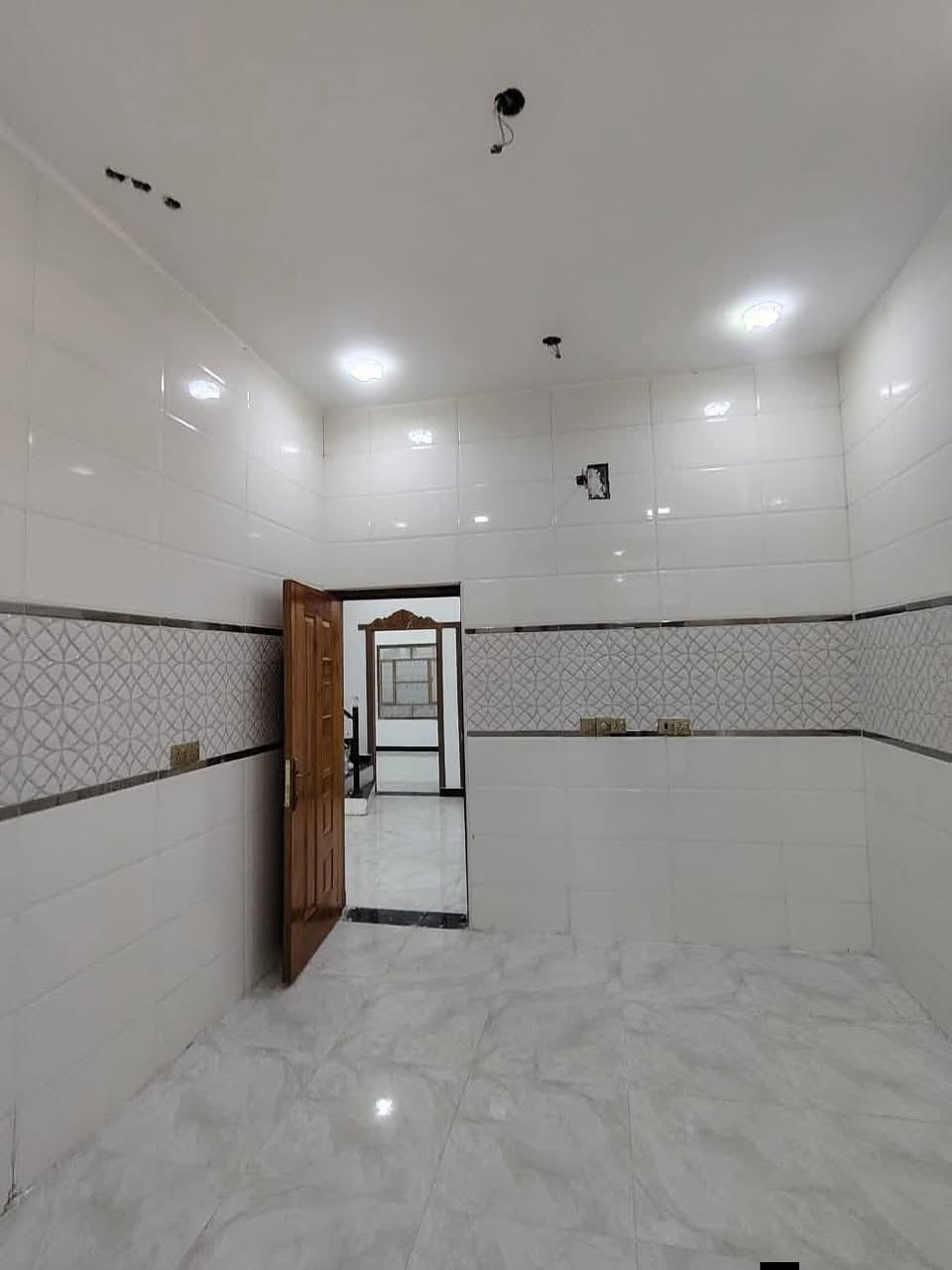 أسعد ألله أوقاتكم بكل خير 🏢
اللاستفسار📲***********

دار سكن للبيع بقمت روعه 🏭
 المساحة 120 م
ركن على شارعين
بناء حديث شقل درجه أولى👍
على شارع 10م 
كافت لخدمات متوفره 

محتويات البيت ⬇️
1- 
2- دوانيه
3- صاله
4- مطبخ
5- غرف منام عدد 2 
6- صحيات خارجي وداخلي

نوع العقار طابو زراعي
بأسم عراقي سند 25
الموقع راقي ⚡
البصره أبي الخصيب العوجه 
شارع الوصطي مقابيل مستشفى صيني 
كل هاذ جمال وترتيب
بسعر 65 وبي مجال لشراي
اللاستفسار 📲 ***********
