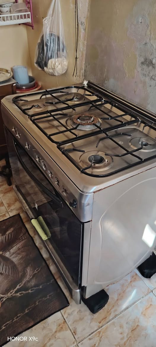 طباخ خمس عيون للبيع سعره رخيص ٦٠ الف المكان بعقوبه رقمي *********** وبي مجال
