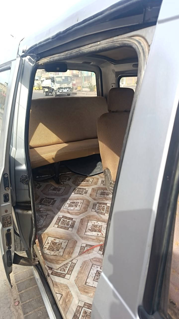 ليفان ٢٠١٤ مصبوغه عام بدون ضربه مزاد وزارة الداخلية رقمها بغداد قيد التثبيت بيها كتاب تمشي وين ماكان بيه ترقيمها يكلف ٤٠٠ الف على الدوله نقصها تبريد بيه ليك منظومة كامله كارت استيرن عاطل الكارت سعره ١٥٠ الف  مكينه وكير مكفولات حداديه جديده سياره متعوب عليها وناعمه جدا سعرها ٣٠ وللاستفسار الاتصال على الرقم ***********

