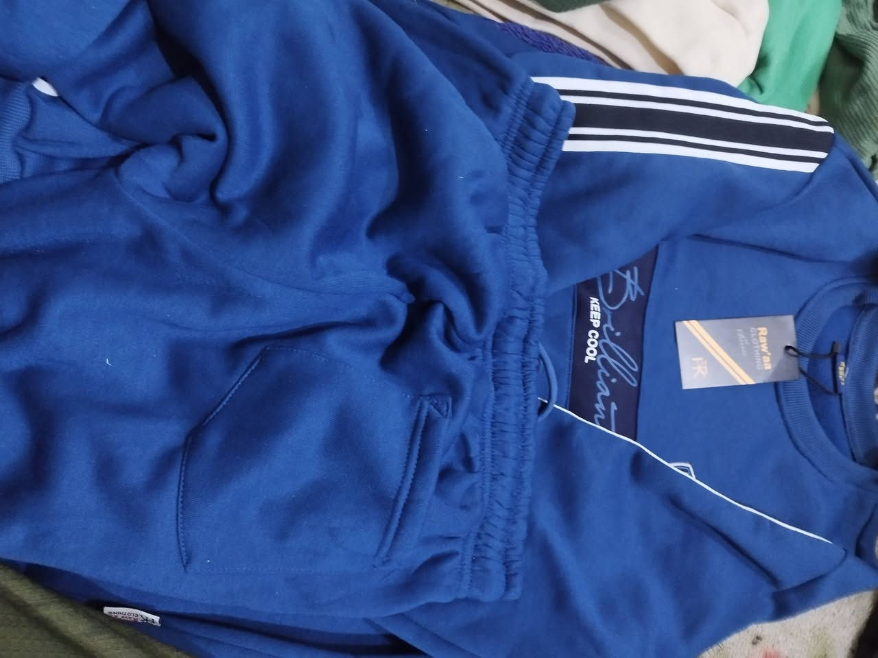 يا الله كما عودناكم اسعار حرق باقل من سعر المصنع وين الماعنده يشتري غالي تعال يمي البسك ارقى لبس تصفيه مولات بناطير شبابي رجالي ب 6 الف قطعه بجايم ارقى خامه  3 قطع ب 10 الف تراك رجالي اخر 3 قطع بسعر القطعه ب 6 الف تيشيرت رجالي شبابي عندي نوعيتين 3 قطع ب 10 وعندي 3 قطع ب 5 الف بلاش وعندي بديات نسائيه كل 4 قطع ب 5 وعندي احذيه ماركات  قطع اخيره ب 5 قطعه وعندي قمصان قطع اخيره ع 4 قطعه وعندي قماصل ع 5 قطعه  وعندي ملابس بناتي من عمر سنه الى 4سنوات كل 3 قطع ب10 وعطور قطعه ع 1500 مكاني ابو غريب الشهداء *********** وكل عام وانتم بالف خير
