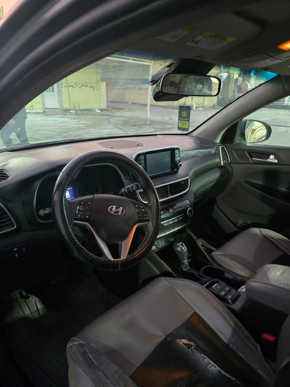 السلام عليكم مكلف بلنشر الي حب يتواصل ويه صاحب السياره توسان وارد أمريكي موديل ٢٠١٩ الحادث جاملغ مبدل وبنيد نفسه بس صبغ محرك جي دي اي ٢٤٠٠ ماشيه ١٣٠ شاشه وتحكمات وحساسات وهوايه بيها مواصفات السعر ١٥٥وبيها مجال الطيبين مكان سياره بغداد ولاستفسار على رقم صاحب السياره *********** جواد
