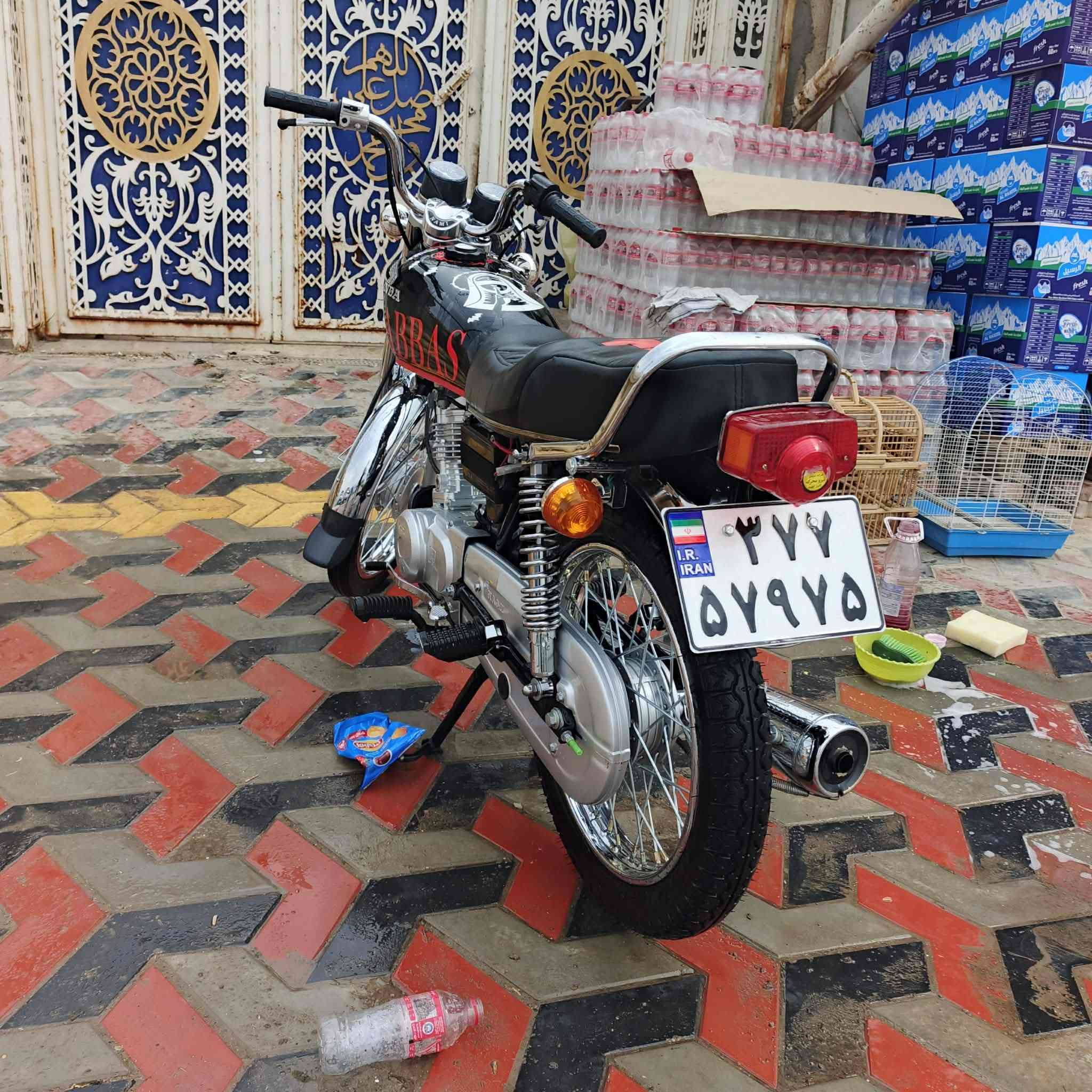 سلام عليكم اوراق سكنر شكل هوندا دراجه تخبل صارلها اقل شهرين معمره
مكفولة ومناقصها برغي 

***********
