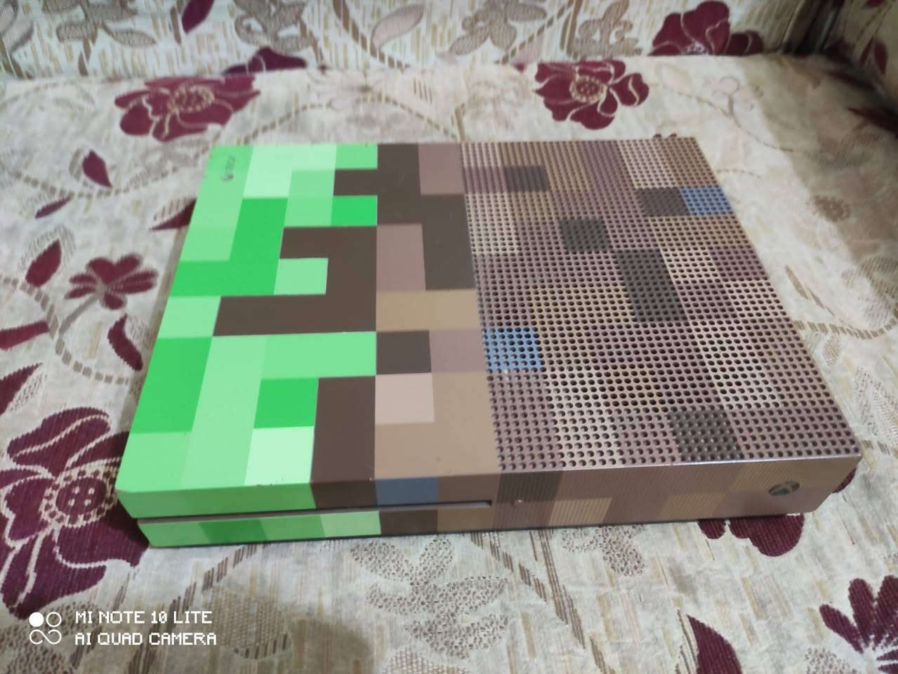 Xbox one s
ذاكرة ١ تيرا النظافة موضحة بالصور بدون اقراص مع جوستك واحد واكو العاب محملها داخل الجهاز للبيع فقط السعر ١٨٠ الف مكاني الغراف
للتواصل ***********

