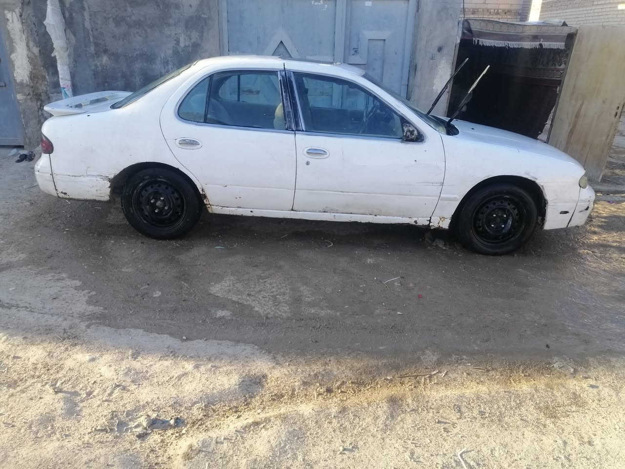 السلام عليكم سياره للبيع نيسان اول تمه مديل 93 حداديه تعبانه رقمها نجف بسمي السنويه صاقطه من ٢٥ كير ومكينه مكفولات مكينتها كورله مكاني كوفه شارع المعمل السعر 22وبيه مجال ***********
