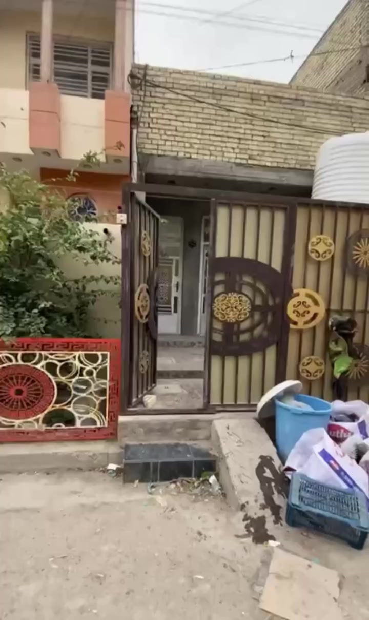 🏠 للبيع بيت سكني طابو صرف – بناء حديث

📍 بغداد | رئاسة العبيدي– شارع عشرين-الشارع المقابل سنتر المصطفى فرع صيدلية الفيحاء

▪️ المساحة: 100 م² طابق ونص(5*20)

كراج ، صحيات خارجية ، استقبال ، ممر جانبي ، مطبخ حار وبارد ، صالة عدد 2 ,مساحة درج  ، غرفة عدد 2 , سطح 

▪️ بناء حديث كامل المواصفات ارضية 
كاشي وسيراميك وشتايكر

▪️ البيت جاهز للسكن

✨ موقع مميز داخل مربع راقي وهادئ 

✨ المنطقة كاملة الخدمات (ماء، كهرباء، مجاري,انترنت،خدمة تفريغ النفايات )

✨ على شارع وليس فرع 

سنة البناء ٢٠٢٣

***********
