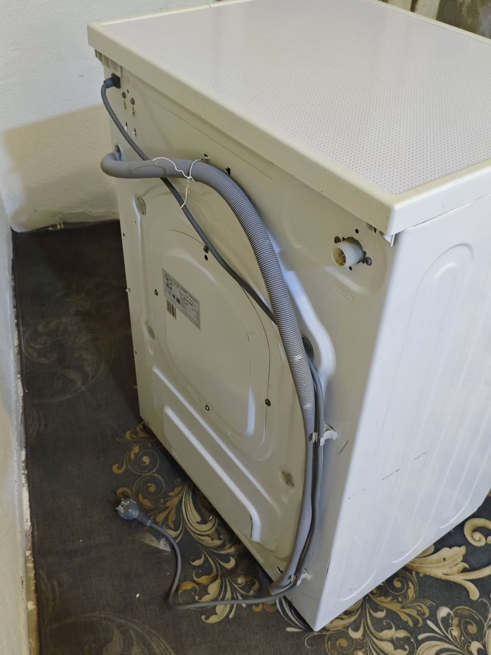 سلام عليكم اخوان عندي ثلاث غسالات اثنين صحون واحده ملابس 
ماركة بوش الالمانية والثانية سيمنس الالمانية نظافه 90 بالمية شرط الشغل وغسالة ملابس اوربي  شرط الشغل نظافة 90 بالمية 
سعر القطعة 200 الف وبيه مجال بسيط حك الجية 
للاستفسار واتساب او على المباشر على الرقم ***********
