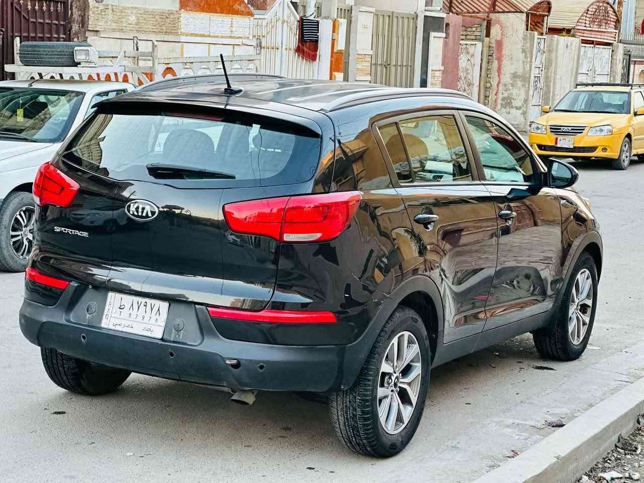 اللهم صل على محمد وال محمد 

كيا سبورتج ٢٠١٦ امريكي 
حادثها بنيد بدون دواخل 
واسفل قبق الجنطه 
ماشية ١٠٢ 
سياره كير وحرك مكفولات صدر امامي جديد مبدله 
سياره جاهزه من كلشي 
السعر ١٣٠ وبيها مجال بسيط 
مكاني بغداد الشعب 
***********
