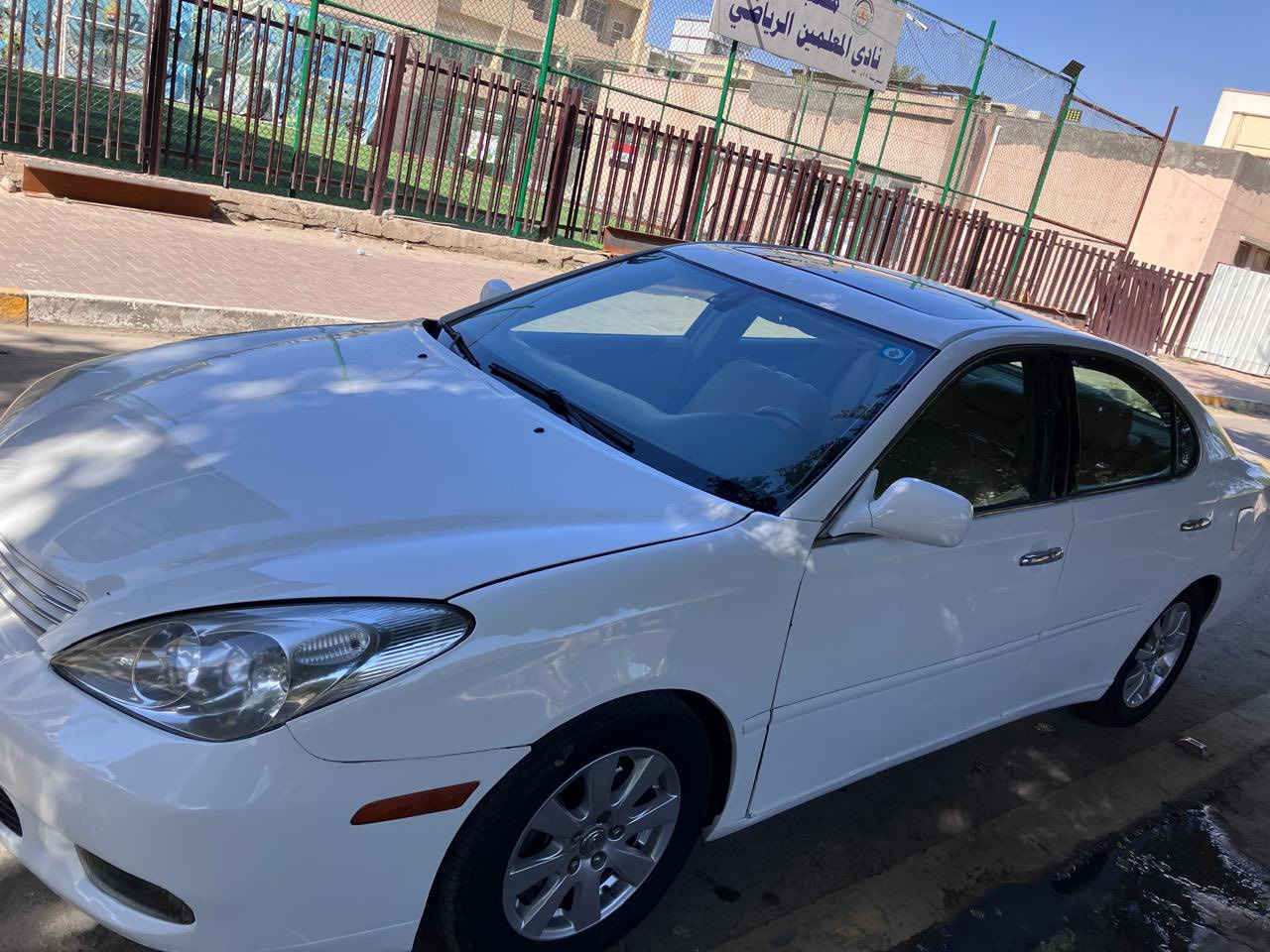 لكزس es300 
موديل 2003 رقم بغداد دولي باسمي مصبوغه عام 
مواصفات :فتحه سقف 
برده خلفيه 
شاشه 
تخم تاير
مكان السياره بغداد الاعظميه
***********
