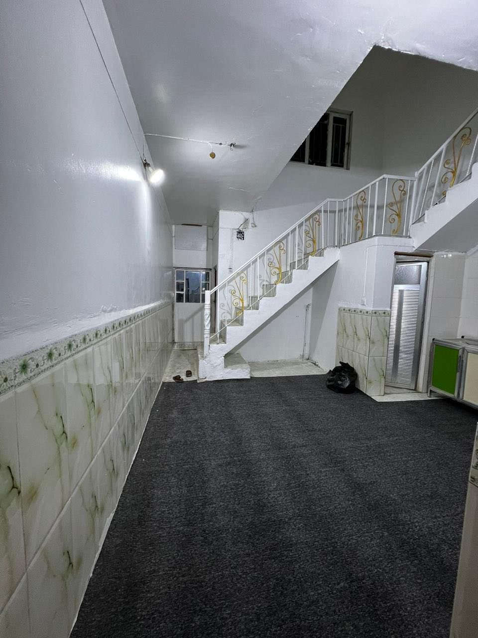 مشتمل مطلوب بمقدمه (٢٢مليون )يتحول باسمك بس يبقه محجوز مساحته 100م في زين القوس المربع الذهبي قرب المدرسه الصينيه طابق واحد متكون من غرفه وهول واستقبال ومطبخ من ظمن الهول وصحيات داخليه وخارجيه وبيتونه وستاره مشتمل نظيف مرتب ما ناقصه اي شي عرض الشارع 10م مطلوب مبادره 85 مليون تسديد قسط شهري 390 الف ويردون مقدمه نقد 22 مليون وبيه مجال . بقية التفاصيل يم صاحبه*********** موجود واتساب  .
