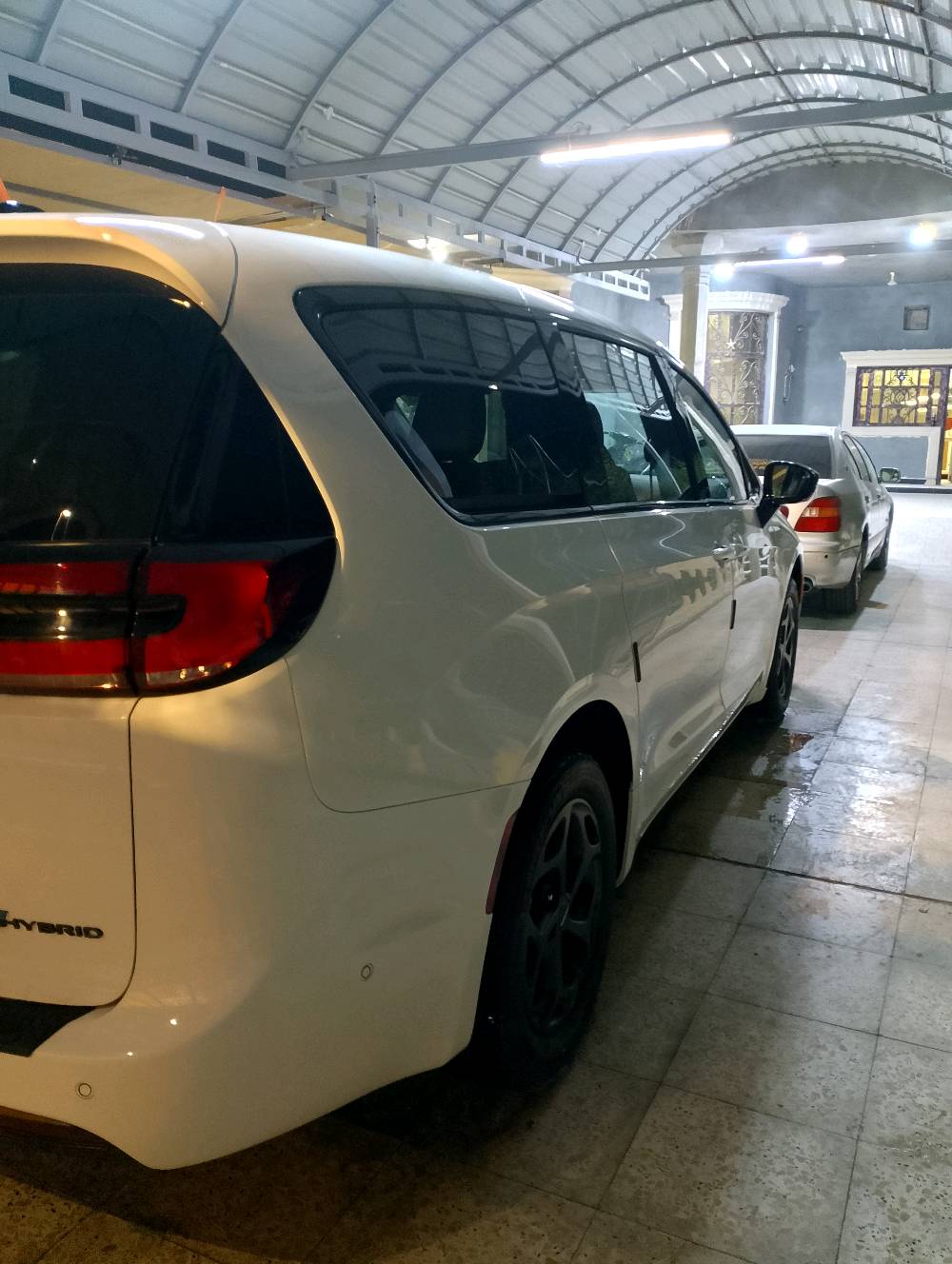 كرايسلر باسفيكا 2024 CHRYSLER PACIFICA HYBRID ✅ 

ثلاث أنظمة - هايبرد - بانزين - بلك ان هايبرد .

موديل 2024 ✅
 
#مواصفات تورنك L فول تجي عدا الفتحة :

1- بصمة تشغيل وابواب بصمة 5

2- هاند بريك بصمة كهربائي

3- محرك 6 سلندر 3600 هايبرد وبانزين بلك ان

4- هيترات بالكشنات

5- رادر امامي وجانبي 

6- بيبان كهرباء ( تحكم ريمونت ) وبصمة أبواب 

7- صندوق كهرباء شفط بصمة 

8- رادار امامي خلفي بريك ذاتي توقف مانع تصادم

9- كشنات جلد VIP منفصل 7 راكب

10- مانع انزلاق 

 11- كشن خزن ميموري حركات 2

12- لايت لد الشكل الجديد 

13- تنبيه الخروج عن المسار 

14- تبريد مركزي ثلاثة قطع منفصل

15- تدفئه كراسي وستيرن تدفئة

16- تحكم استيرن فول 

17- اشاير بالمري وهيترات بالمري

18- تشغيل عن بعد 

19- كير ماوس 

20- مثبت سرعة 

21- منافذ USB و TiBC متعددة خلفية وامامية

22- حاكيات متعددة

السعر 275 ورقه

السياره مكفوله