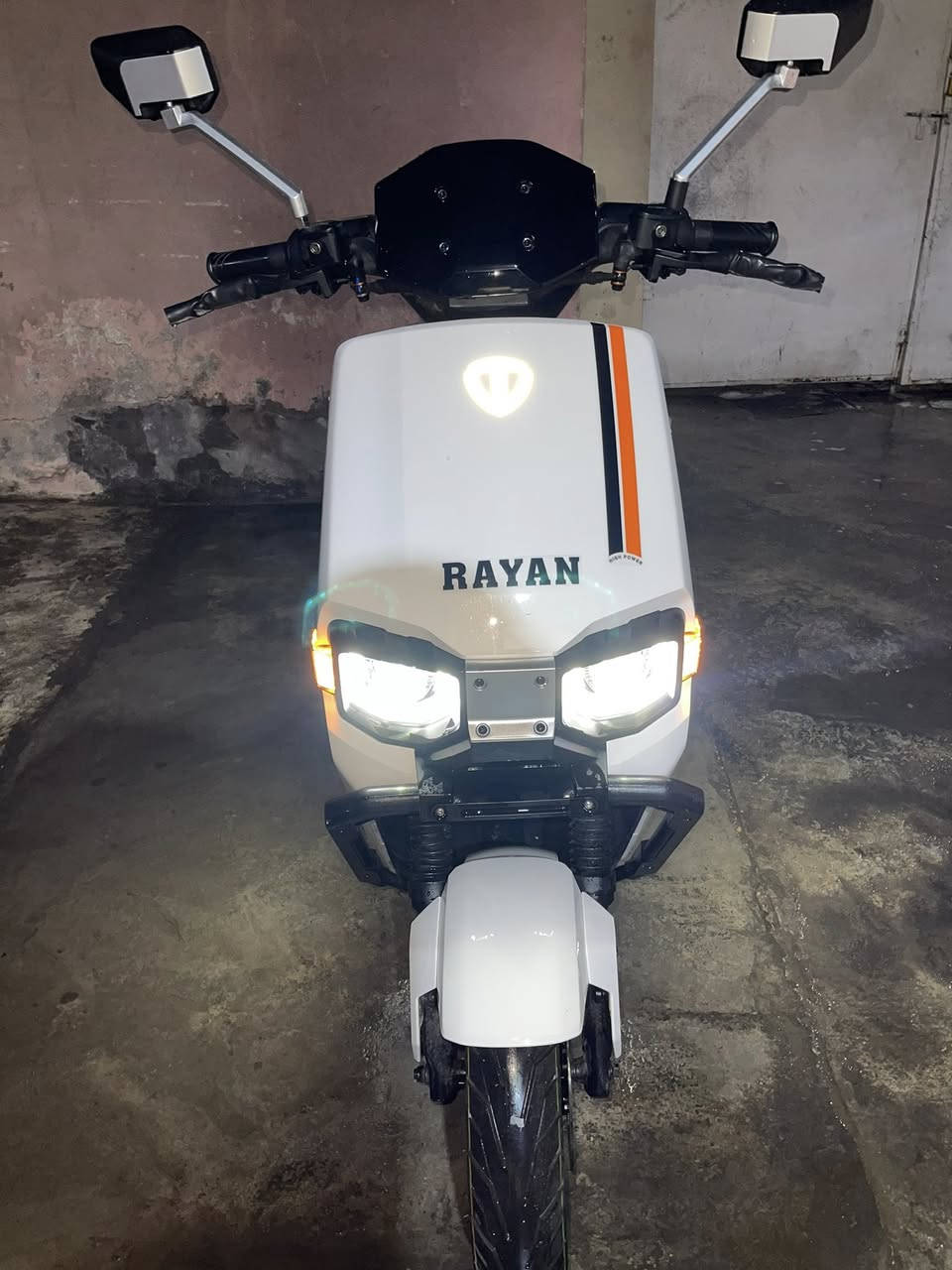 سلام عليكم شباب دراجه شحن شركه الريان دراجه اخت زيرو شحن خيرر من لله دراجه جديده ماخدها صار 25 يوم سعرها ب950 وبيها مجال اتصل وتدلل مكاني بغداد حي جميله رقمي 
*********** واتساب ماسنجر متواجد
