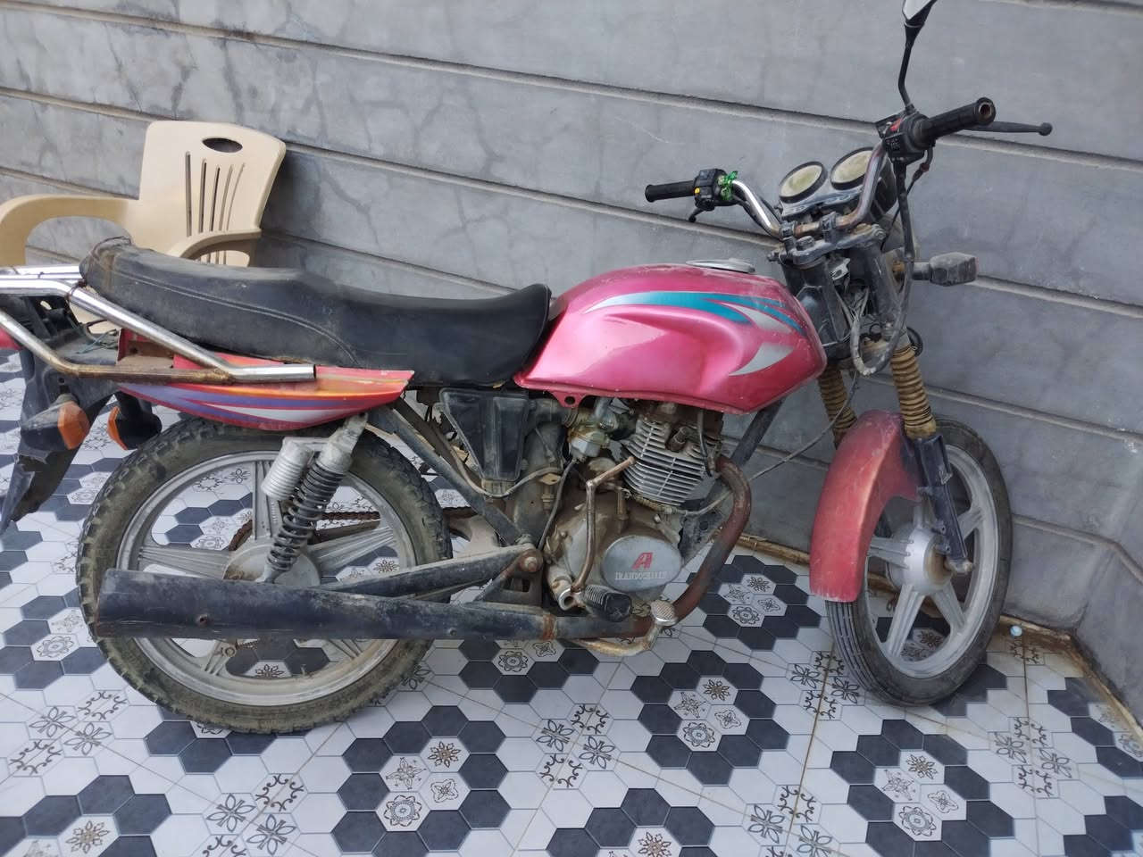 من رخصت مدير الكروب المحترم متاح دراجه دايون شغاله بيهه حادث كوم حديد انطيك مكفوله س 250 مكاني كربلاء طويريج *********** /// *********** مروس حسب القناعه
