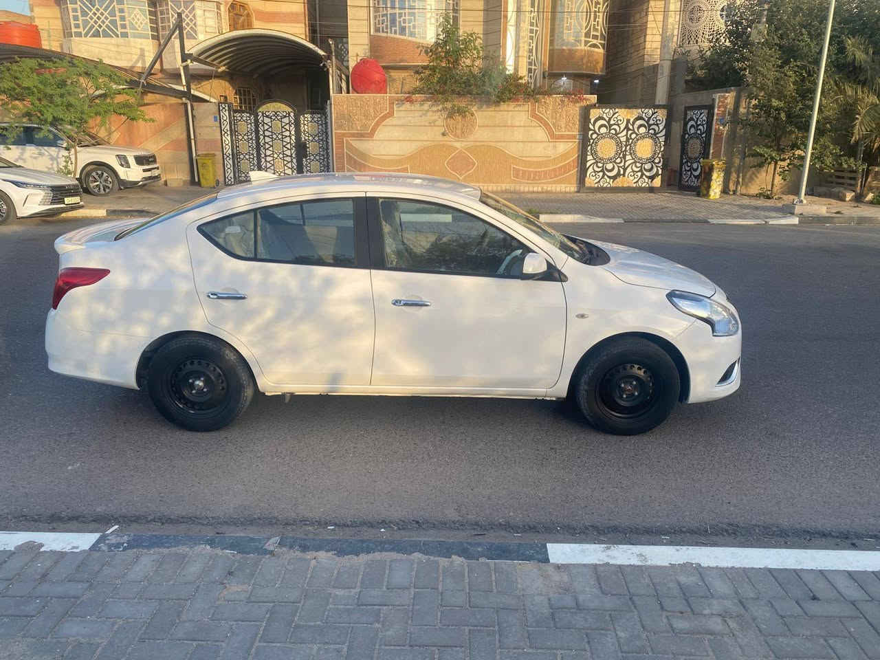 نيسان سني مديل 24مكفوله كفاله عامه كله على البلاد ام البيته الزركه شاشه وكامره خلفيه ماشيه 74الف السيارة جديده كلش السعر 120وبيها مجال حك الجيه العنوان البصره الزبير الرقم ***********
