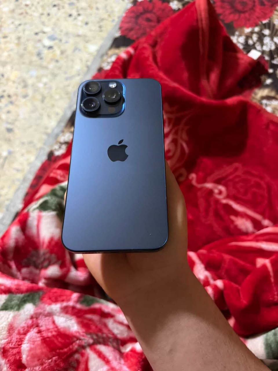 ايفون ١٥برو ماكس شرق اوسط ماستر
بيع ومراوس ب١٤برو ماكس 

مستبدل شاشه اصليه مال تفصيخ وبي هاي لي بل زاويه جوه اثر طاح مني فقط جهاز جديد وكاله بطاريه ٨٢كامل ملحقاته وشاشه الاصليه موجوده عندي  السعر ٧٥٠وبي مجال قليل مكاني بغداد شهداء البياع ***********
