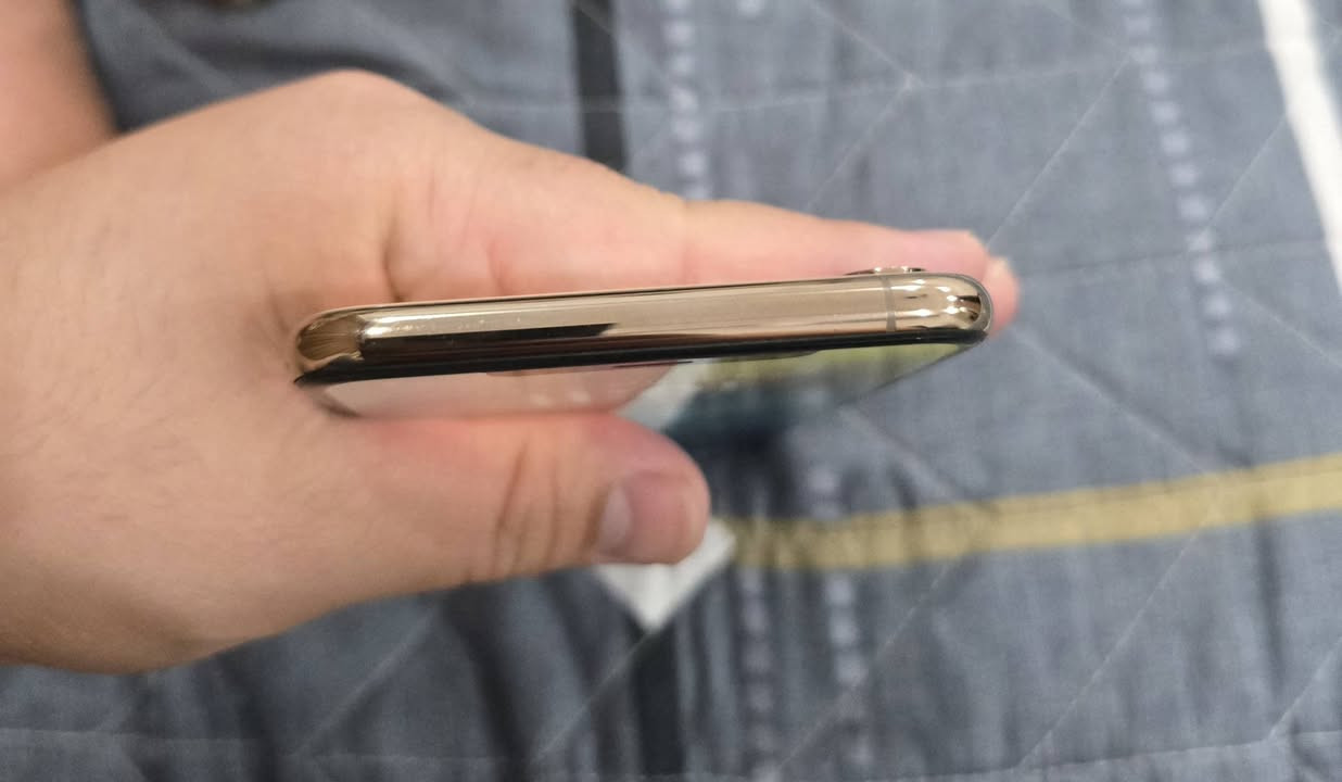 ايفون XS MAX
ذاكره 64
الجهاز نظيف لامفتوح ولامصلح 
شاشه اصليه 3 خيارات
بطارية 78 بلاديه
السعر 230 
للإستفسار ***********
