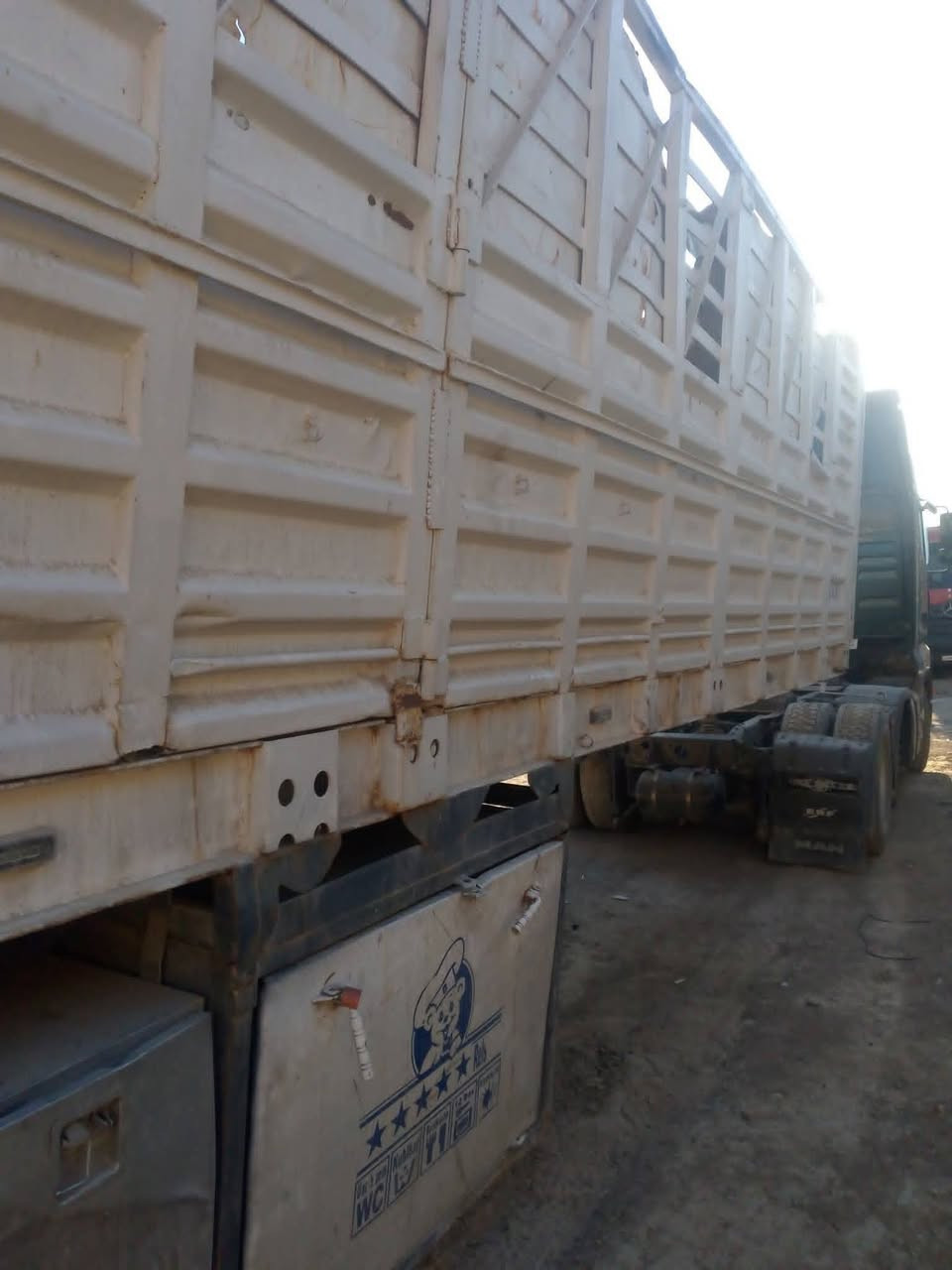 السلام عليكم للبيع عربانه حداديه أربع دناكير 3 ارقام  سليمانيه    فصخ وربط عربانهة تايرات نص عمر  شاصي حداددي حلوة مصبوغه قبل شهرين هواء دناكير كلة جيد جداً بنزات دك جديد بوربرنات جديد السعر 130مكان بغداد أبو غريب دناكير14 شاصي 16

***********
