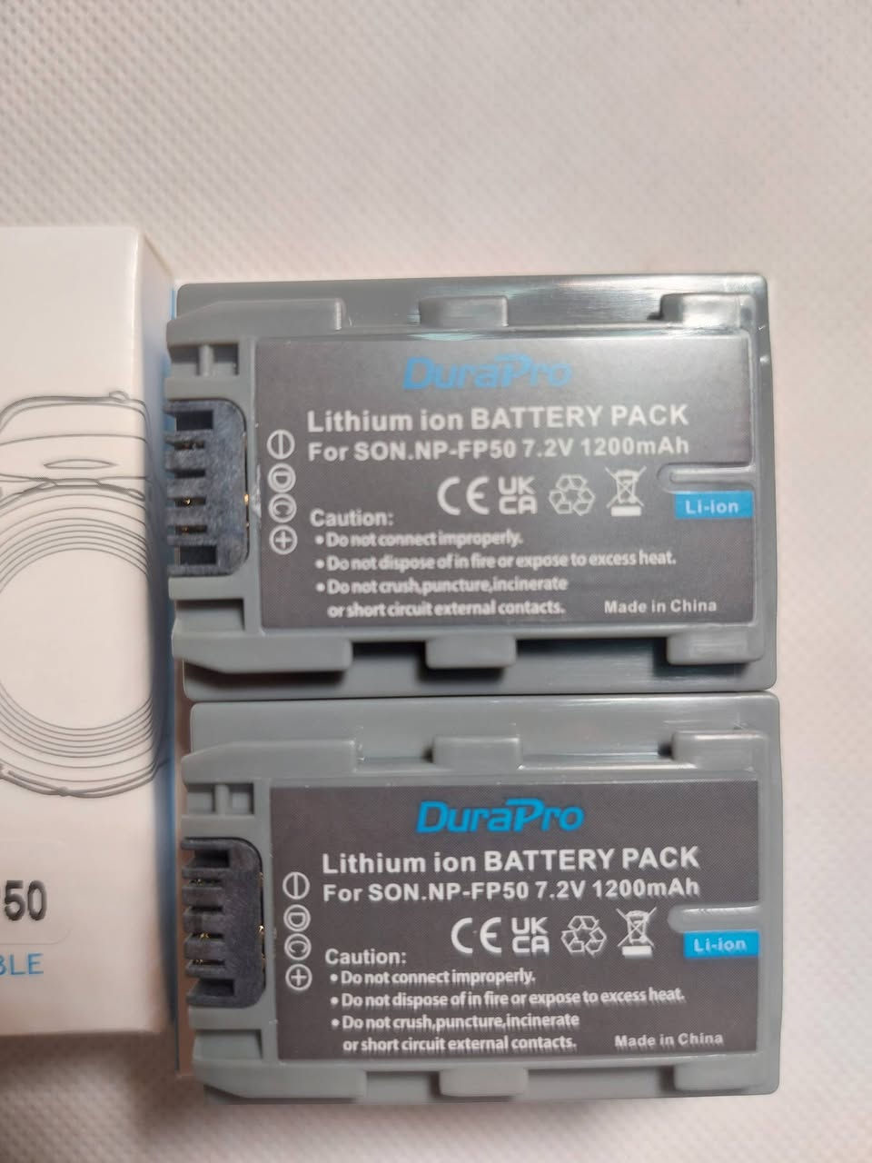 بطاريات سوني جديد ممستخدم،
موديله NP-FP50 متوافقة ويا
سلسلة Sony Handycam DCR-HC: مثل DCR-HC20, DCR-HC21, DCR-HC30, DCR-HC32, DCR-HC40, DCR-HC42
و​سلسلة Sony Handycam DCR-DVD: مثل DCR-DVD103, DCR-DVD203, DCR-DVD403, DCR-DVD92
و​سلسلة Sony Handycam DCR-SR


**إذا كنت صاحب هذا الإعلان وتريد حذفه لأي سبب، رجاءا أرسل رسالة إلى الدعم الفني**