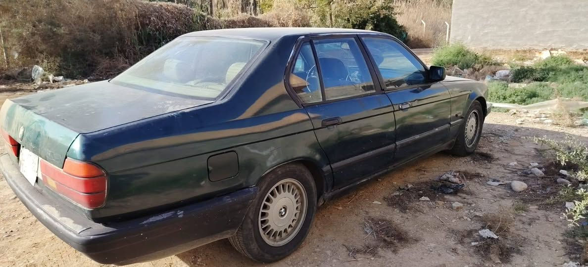 السلام عليكم اخوان بي ام للبيع 735 مكينه وكير جديد السياره شوف العين صدرها ما اكلك 100/100 
لا يريد تلحيض موديل 92 جاهزه السياره سياره رقم بابل ألماني تحويل ثاني يوم مشروع وطني وين ماجان تحول مكانه واسط الصويره رقم الهاتف ***********
واتساب ***********
