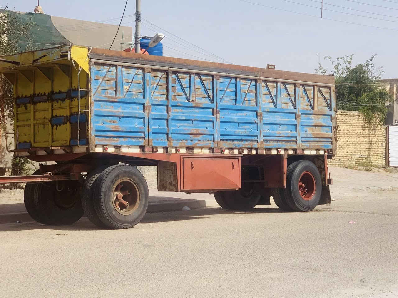 سلام عليكم للبيع عربانه حداديه طول ٧/٥٠شاصي ١٦دناكير واحد ١٤مدور واحد سكانيه تخم تاير ٢٤ كامله كهربائيات وهوه  جاهزه  للعمل(***********)(***********) الستفسار ع الرقام انه مكلف بل نشر

