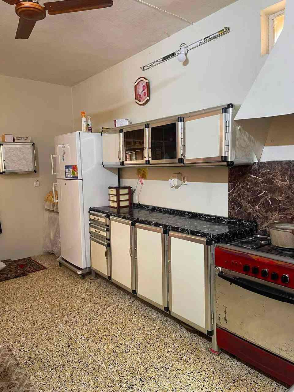 📍🏡بيت للبيع في قرية سادة وبعويزه
البيت 256 متر زراعي بيه كرت بلدية 
يتكون من غرف عدد 5 
ومطبخ عدد 2
و حمام ومغاسل 2 
وحوش واسع يسع ل 3 سيارات
السعر 63 وبيه مجال 
للاستفسار اكثر تواصل خاص 
او مراسلة واتساب ***********
