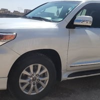 لاندكروز 2013 منو يراوسني برقم بغداد. حتى لو محدثه موليد 2014 أكثر..  ...