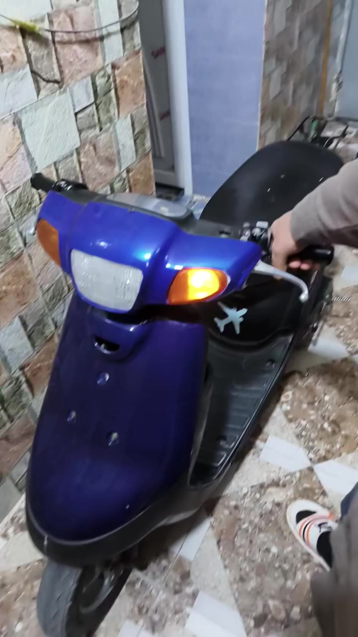 السلام عليكم دراجه بترا للبيع النقص اللي بيها باتري تشتغل سلف عنوان ناصريه مركز ومراوس اراوس قول للبيع***********/300
