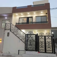 الدار للبيع المساحه 95 حي الملايين ظهر ا لكمراك السعر 115 مقابل التفوض...