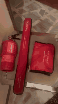 السلام عليكم
عندي ارضيات ما هايلوكس اصليه للبيع 
جديده غير مستخدمه 
وعندي فرشه مال دشبول للبيع جديده 
وعندي طفايه وجنطه اصليه
***********
