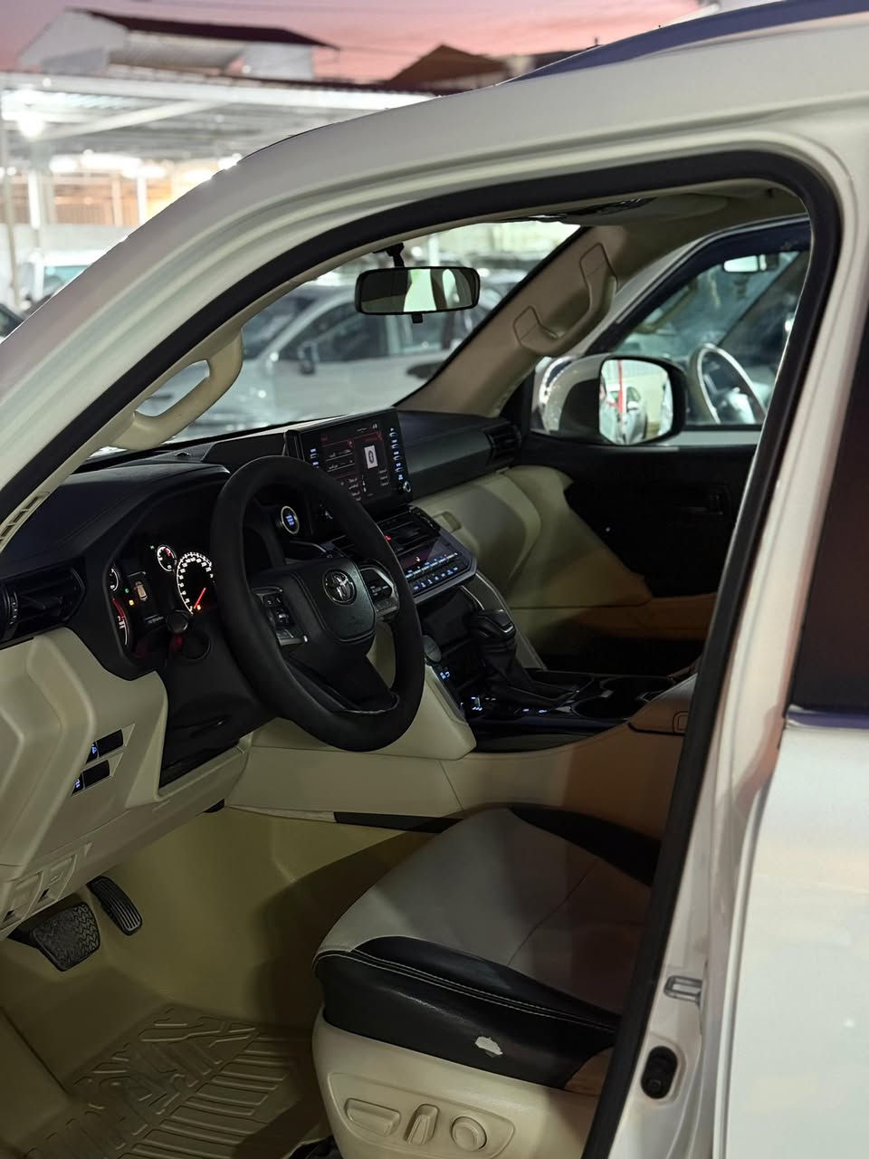 السلام عليكم لاندكروز 2023
رقم أربيل تحويل مباشر بأسمي 
محرك 6 سلندر 4000 تنفس طبيعي 
سياره نضيفه ماشيه 117 قابل للزياده 
مواصفات GX المعروفه 
بصمه أبواب + بصمه تشغيل + مري شفط + لد امامي + لد خلفي + حساسات + فتحه سقف + كشن كهربائي + تحكمات  ستيرن + شاشه جبيره + شاشه اعطال +هاندبريك بصمه + ثلاجه + باقي المواصفات المعروفه بسياره 🔥
سياره حلوه وكفاله عامه من صبغ فقط دعاميات تحديث لمتد 
♟️مكان السياره الأنبار الرمادي ♟️
سعر السياره 63,000 الف دولار وبيها مجال للشراي 
ترهم مراوس كراون او تاهو مع الفرق حسب الأتفاق 
***********
