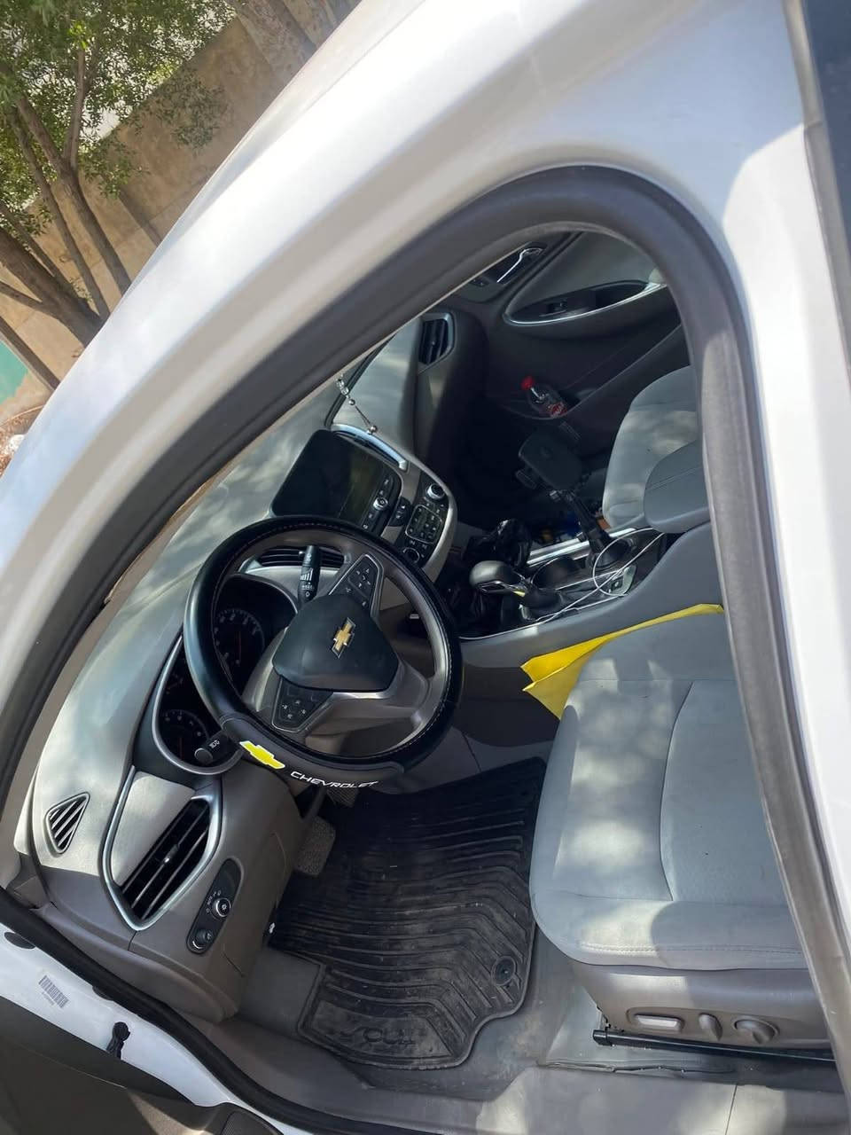 السلام عليكم... للبيع فقط  ماليبو ابيض LT  موديل 2022  بغداد الرقم الجديد حرة   بسمي شرط التحويل.
حادث سيارة فقط بنيد  وبيها جاملغ وباب جهة صدر صبغ  يعني ٣ قطع فقط  باقي سيارة كفالة. 
ماشية ٥٨٠٠٠ مايل... 
بصمات تشغيل وبيبان وجنطة  هاند بريك بصمه  قطعتين تبريد  سبايدر جنطة بكلايت فول تحكم ستيرن.... . 
محرك كير كفالة صدر خلفي أمامي جديد  تخم تاير  منظومة تبريد جديدة  سيارة جاهزة الأخير تراي  وين ما يعجبك. . 
مكاني بغداد الدورة  
السعر ١١٠ بيها مجال بسيط للتوجيب فقط.
*********** 
قصي أبو تيم
