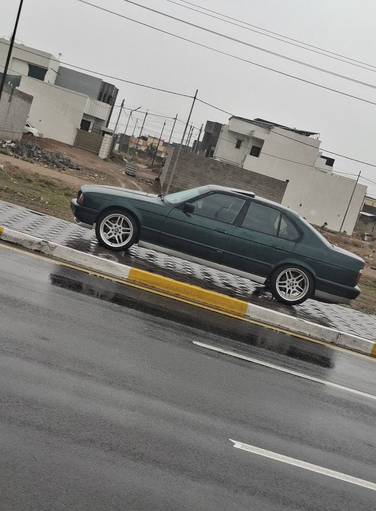 السلام عليكم للبيع بي ام ٥٢٥ اصل موديل ٩٢ رقم أربيل دولي تحويل مباشر كير عادي محرك كير كفاله صدر أمامي خلفي جديد صبغ احزام بدون اي ضرر خلاص بيع فقط السعر ٤٧ ورقه مجال حك الجيه فقط *********** ديالى بلدروز بلاد رز, ديالى
