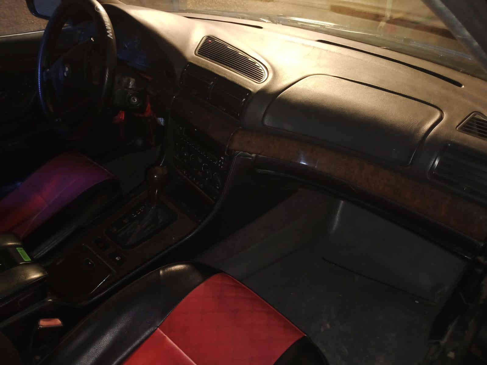 كير ومحرك 8سلندر ،،كله شغاله السايد روف جديد جام  ،،،،شادله محرك 3000 جديد مال حاويه يعني 730 وسنويه هم مكتوب 730 خفاش نقصه تبريد كمبريسر موجود بي ظمان عله الشد بيه منظومه غاز بس بيه نقص ،،،،،كراسي كهرباء شغاله،،،، تخم تاير جديد قبل 20 يوم شادهن،،،برده خلفيه شغاله السعر 85 ،،،،،موديل 1994السيارة باسمي ***********
