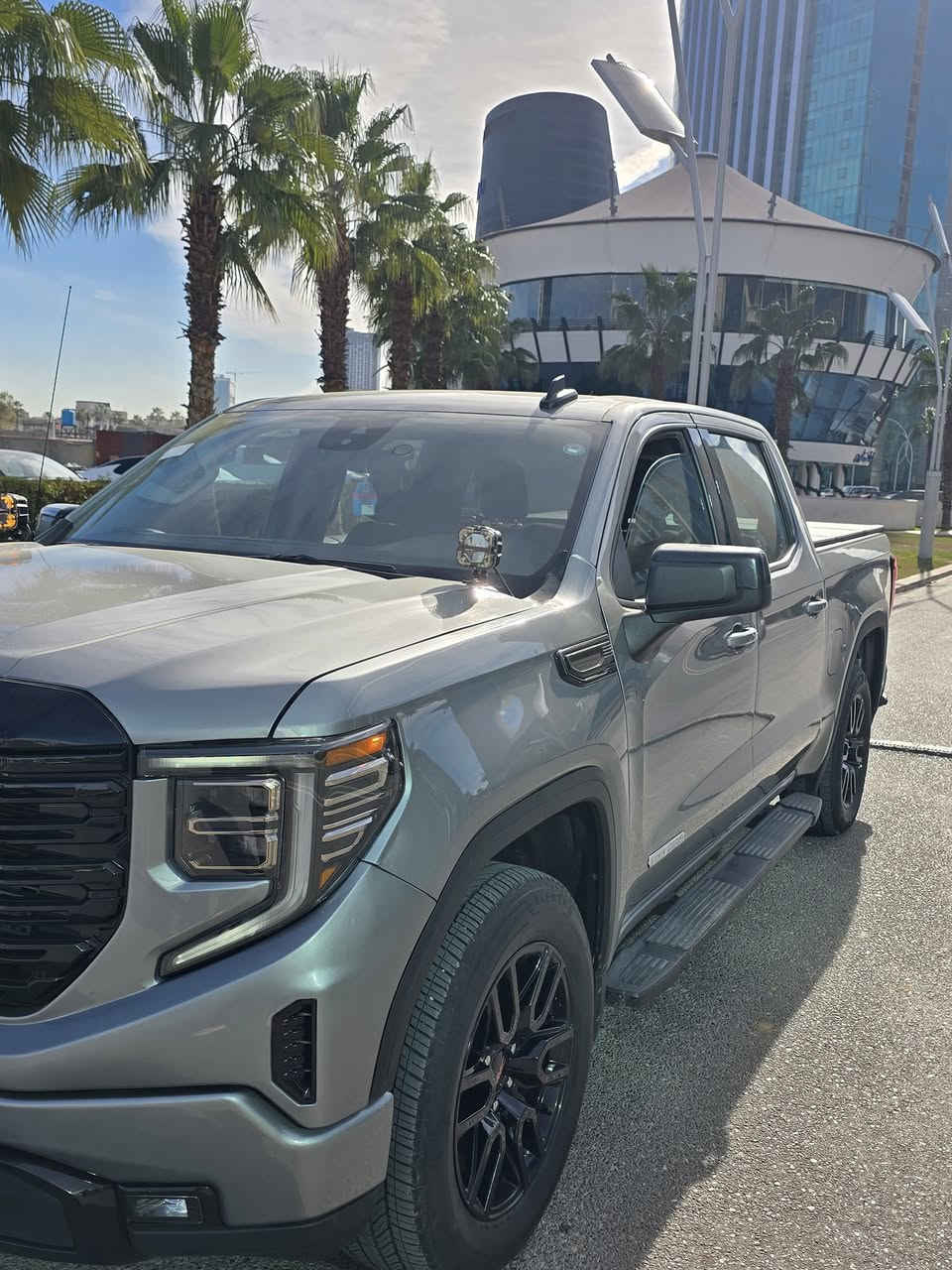 جي ام سي ,GMC
سييرا 2024 ,مواصفات ELEVATION 

عدد الأميال : 18,000 ميل 

ضرر قطعتين ..جاملغ وبنيد فقط 
ايرباك دركه فقط 

باب طويل . بدي قصير المرغوب ؟ 

4 سلندر 

محرک 2.7 تيربو 

صوره الحادث موجوده مع الصور  ??? 

التحكم على المنحدرات - مستشعر وقوف - تدفئة المقاعد - بصمة - مثبت السرعة - نوافذ كهربائية - شاشة - 8 وسادة هوائية - المصابيح الأمامية ليد - أبل كاربلاي - التشغيل عن بعد - ABS - رادار - كشافات ضباب 

اتصال او واتساب 
***********
