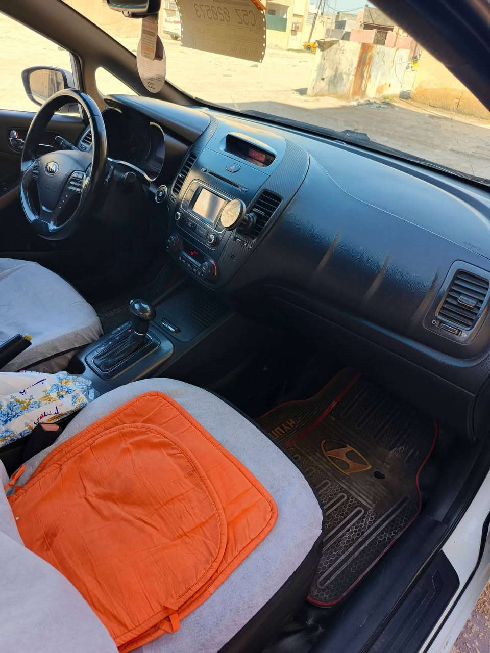 السلام عليكم
سيراتو موديل ٢٠١٣
رقم بغداد باسمي فول ومكفول 
فتحه بصمه لد لايت بك لايت وكشن جلد وحساسات
مكاني السماوه ام العصافير
***********🤳
