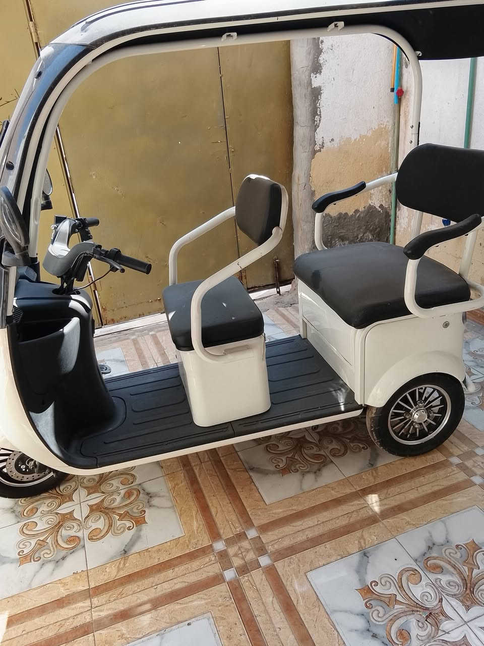 سلام عليكم تكتك شحن حجم الكبير من شركة مروان ال مطر استخدام يوم واحد فقط دراجة نضيفة كلش السعر مليون و300 مكاني تنومة شارع الرسول قرب النفوس ***********
