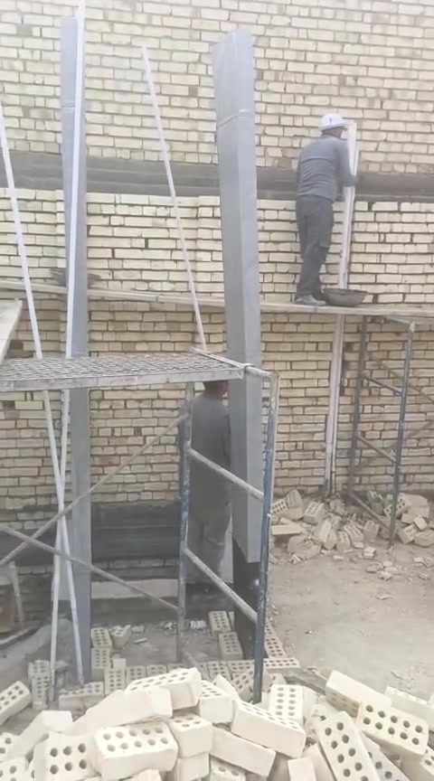 سلام عليكم خلفه بناء طابوق وفرمستون وعكاده وترميم  البيت ولط سمنت وشغل درجه 1وشراف مهندس وزن ليزر ونشر قالب ولتزام بل عمل الحسينيات موكب وعمل نسب سعار*********** متفرغ حالين وشتغل دبل يوميه وقطعي
