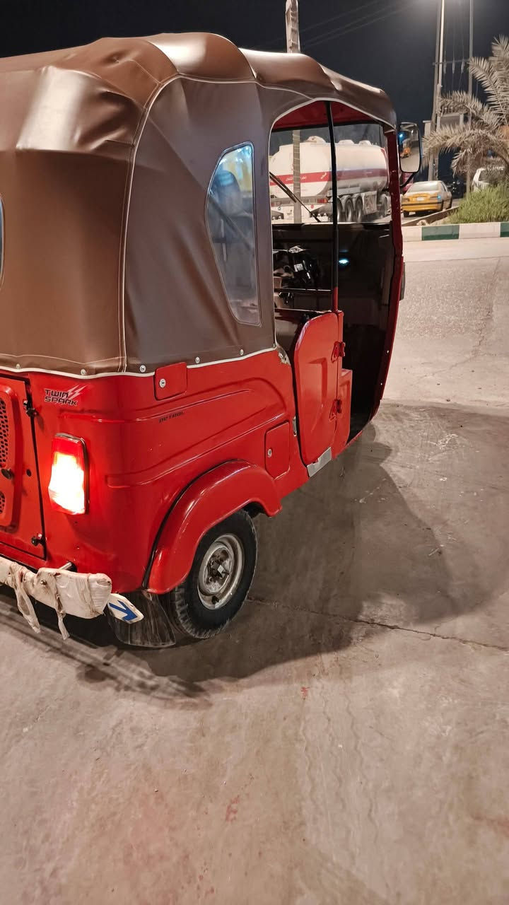 سلام عليكم تكتك موديل 2021رقم وسنويه بسمي تحويل مباشر رقم نكليزي مميز
ملاحظة (التكتك مصبوغه عام طخات وصابغينها عام بدون حادث قوي) 
تكتك كير تمكينه واكسل خير من الله كهربائيات كلها شغاله لايت زنون اصلي تخم تاير جدد جبلي السعر 6500 الشرعي ينتقل العنوان بغداد المعامل ***********
