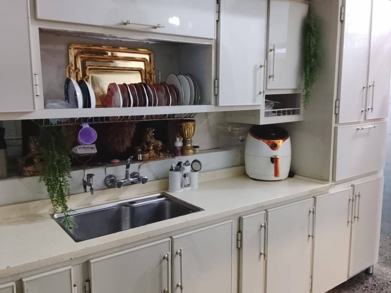 كاونتر اربع مترات المنيوم نضيف مستخدم فتره قصيره 800 الف 
***********
