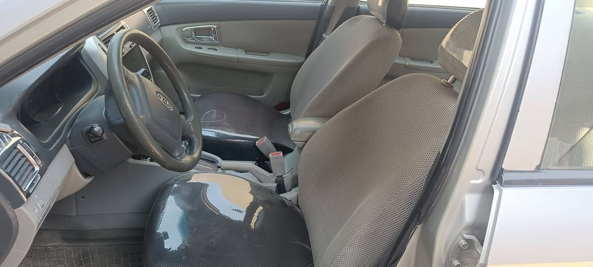 السلام عليكم كيه سبكترا 2009 رقم بغداد سياره مصبوغه حزام بدون دواخل وبيهاجراد حادثها مال امريكا جاملغ امامي السياره كلها ليبل واحد ماعدا جاملغ الحادث يرادلها ترتيب كير مكينه حداديه خير من الله العنوان كربلاء *********** السعر 80وبيها مجال
