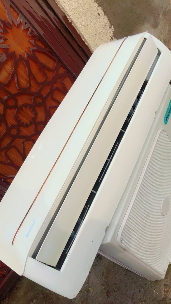 السلام عليكم اخوان سبلت للبيع نوع ميديا ثنين طن بعدة جديد مستخدم قليل نظافة 90/100 مغسول وكامل كبل تشد ما مصلح السبلت ابد غاز R410 مفول وكامل ماطور T3 الحديث السبلت كامل مكمل مع كامل ملحقاته بواري ريمونت قاعدة وايرات السبلت مع ضمان عل فحص تجي تاخذة من باب بيتي 
السعر : 425 وبي مجال 
الموقع : بغداد شارع فلسطين 
واتساب : ***********
