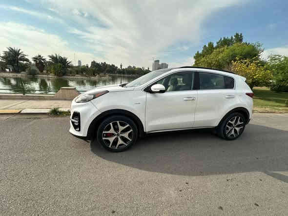 السلام عليكم سبورتج 2019 امريكي اعلى فئه Sx توربو محرك2000
مواصفات 

1-بصمه 

2-صندوك كهرباء 

3-مري شفط 

4-اشاير بالمري 

5-دبل كزوز 

6-كشنات اماميه كهرباء 

7-كشنات اماميه وستيرن  (تدفئه وتبريد)  

8-تبريد قطعتين 

9-بنوراما

حادثها جاملغ ورجع بارد وصبغ نصه وبنيد نصه صبغ فقط بقيه كفاله وعندي سونار 

السياره احله من صور بهواي ماشيه 60 وقابل للزياده سعره 180 وبيه مجال حك جيه صور حادث مرفوقه مع صور 
بيع فقط
غير متواجد عل فيس 

للاتصال***********
