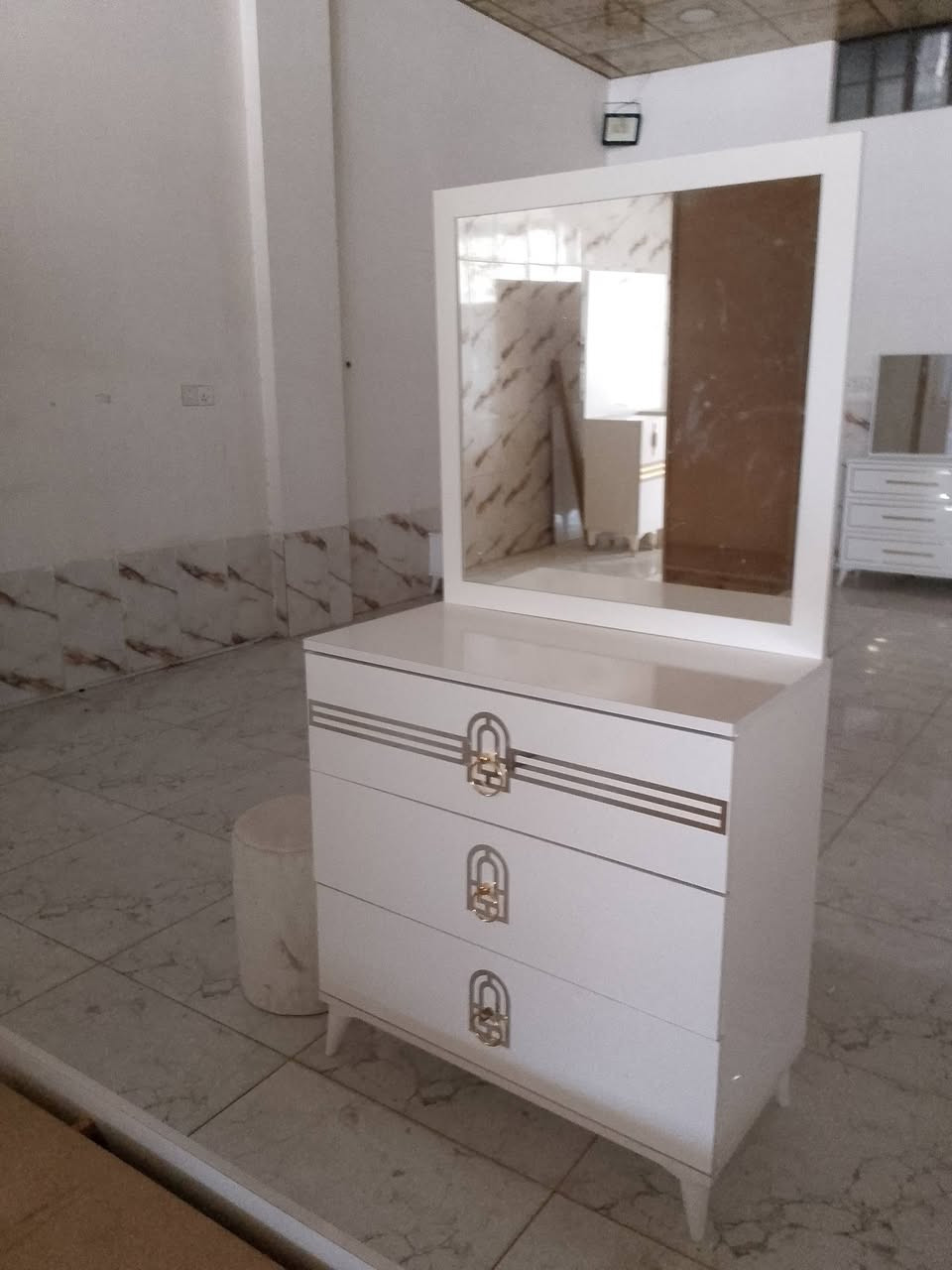 غرفه نوم تركي نضيفه 6قطع الاستفسار ***********
