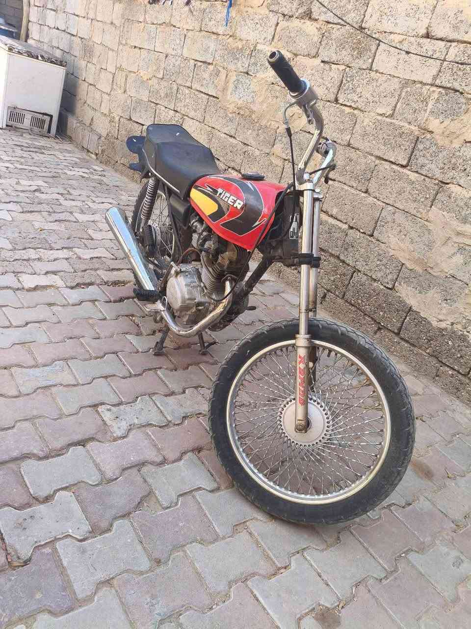 السلام عليكم شلونكم شباب دراجه متروكه بس تشتغل ما بيها اي عطل بيها سبايدر سعرها 160 وبيها مجال قليل مكانها بغداد تاجي جسر المصابيح متواجد عالفيس


**إذا كنت صاحب هذا الإعلان وتريد حذفه لأي سبب، رجاءا أرسل رسالة إلى الدعم الفني**