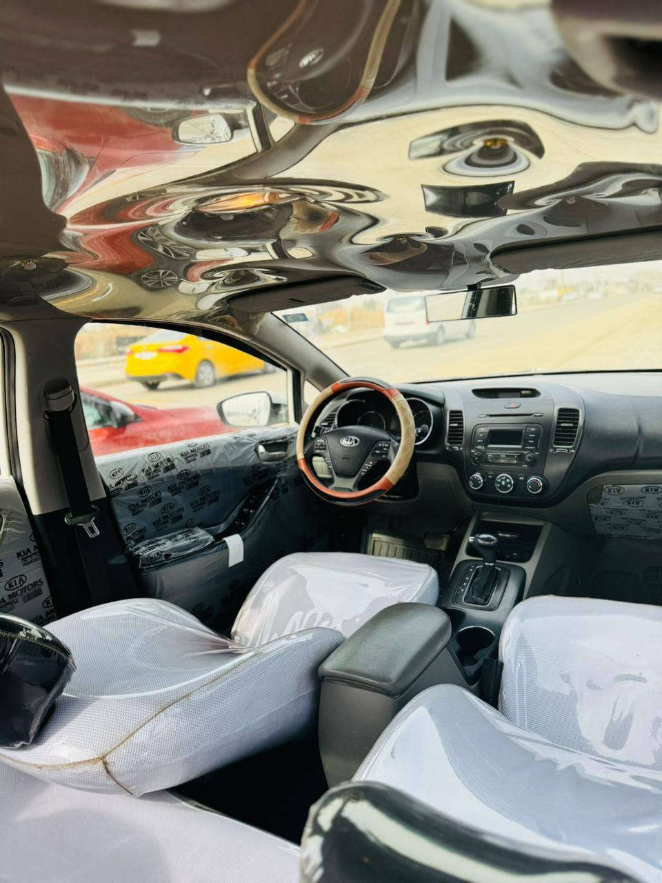 السلام عليكم
سيراتو خليجي للبيع موديل ١٦ مواصفات عاديه رقم انكليزي بأسمي مداور ثاني يوم مكينه ٢٠٠٠مامفتوحه ماشيه ١٨٠ حقيقي تخم تاير تبريد ثلج حداديه جديده 
بها رشه بالبنيد والجاملغ قليل 
*********** للتواصل
سعر ١٣٠ وبيها مجال لشراي
