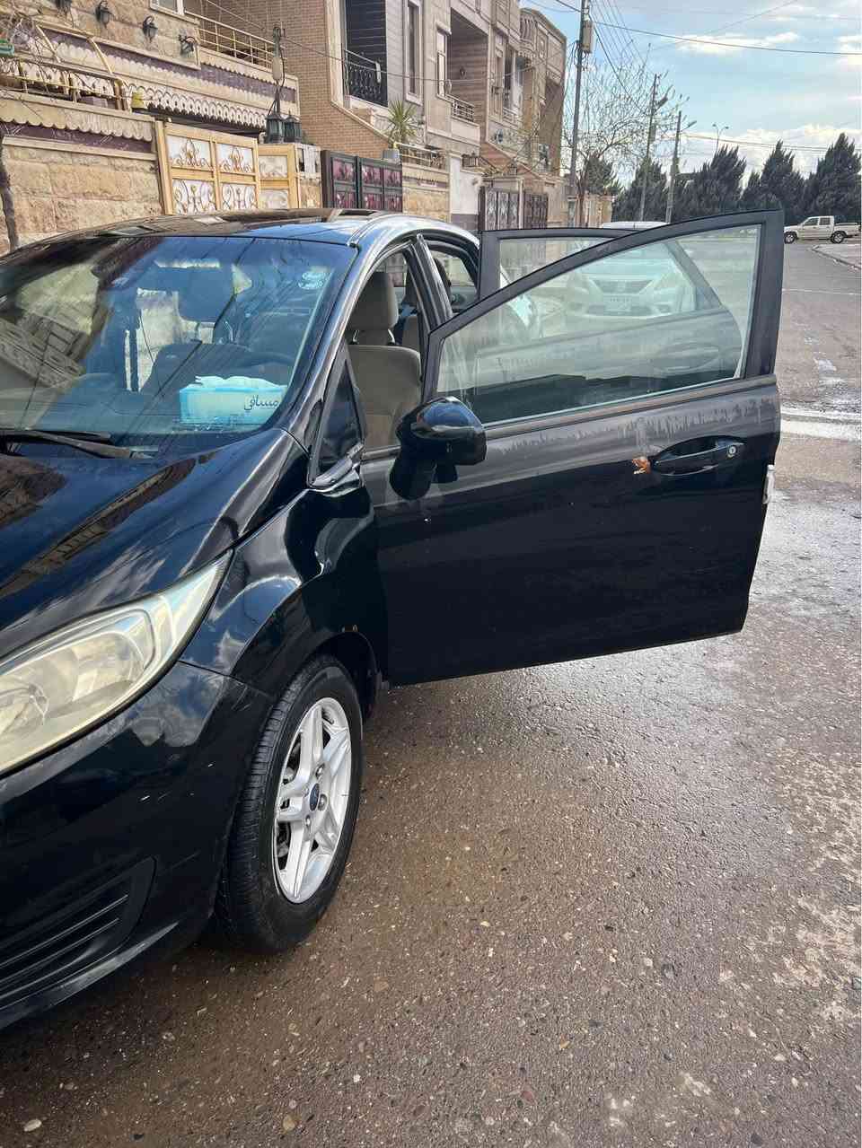 فورد فيستا موديل ٢٠١٧ رةشى قةتران ٣ پارچةى پيشى سبغة بي ليدان بي ايرباگ هيچ مةسرفى تى دانية بةناوى خومة ٦٤ هةزار رويشتية ژمارةى موبايل ***********نرخى داواى ٧٢ ورقةى دةكةم كةميك مجالى تيداية أربيل, العراق

